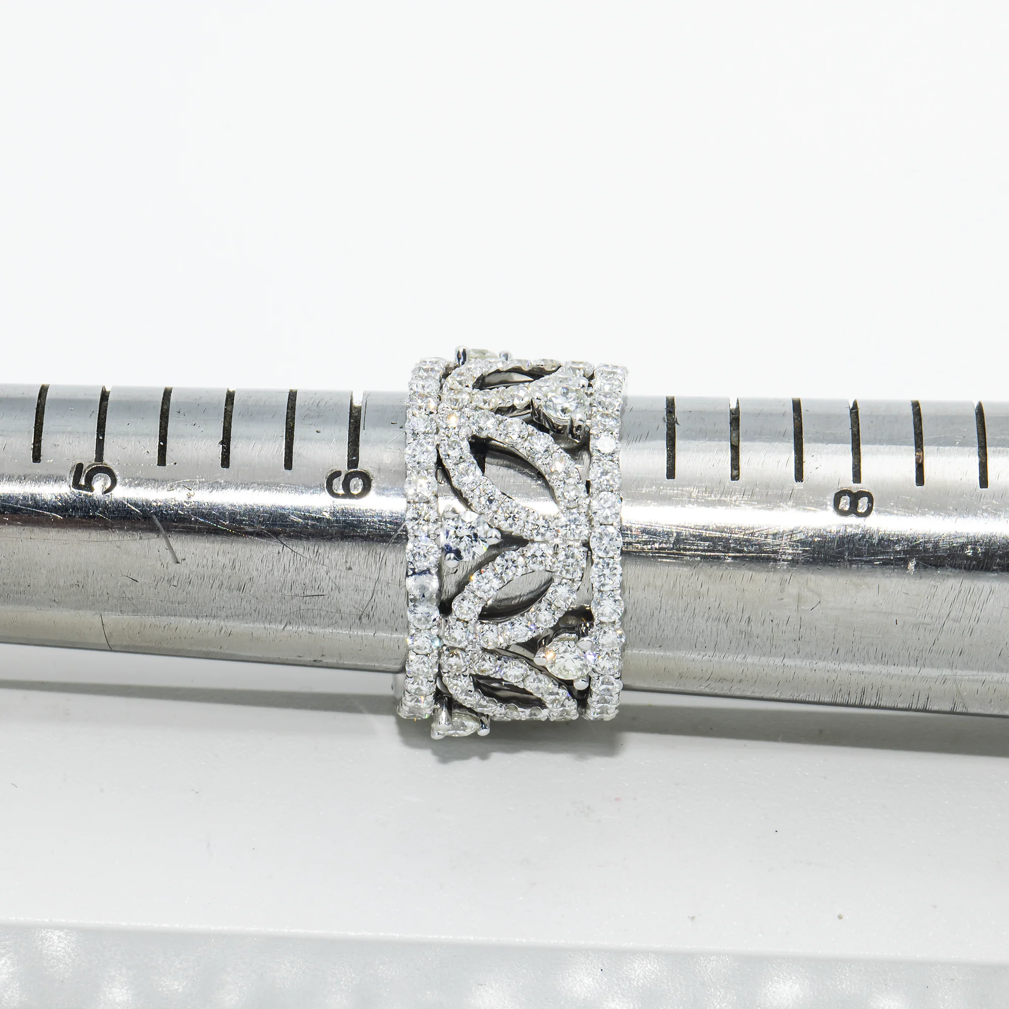 18K White Gold Petal Row Diamond Eternity Ring 4.47ct - Image 4
