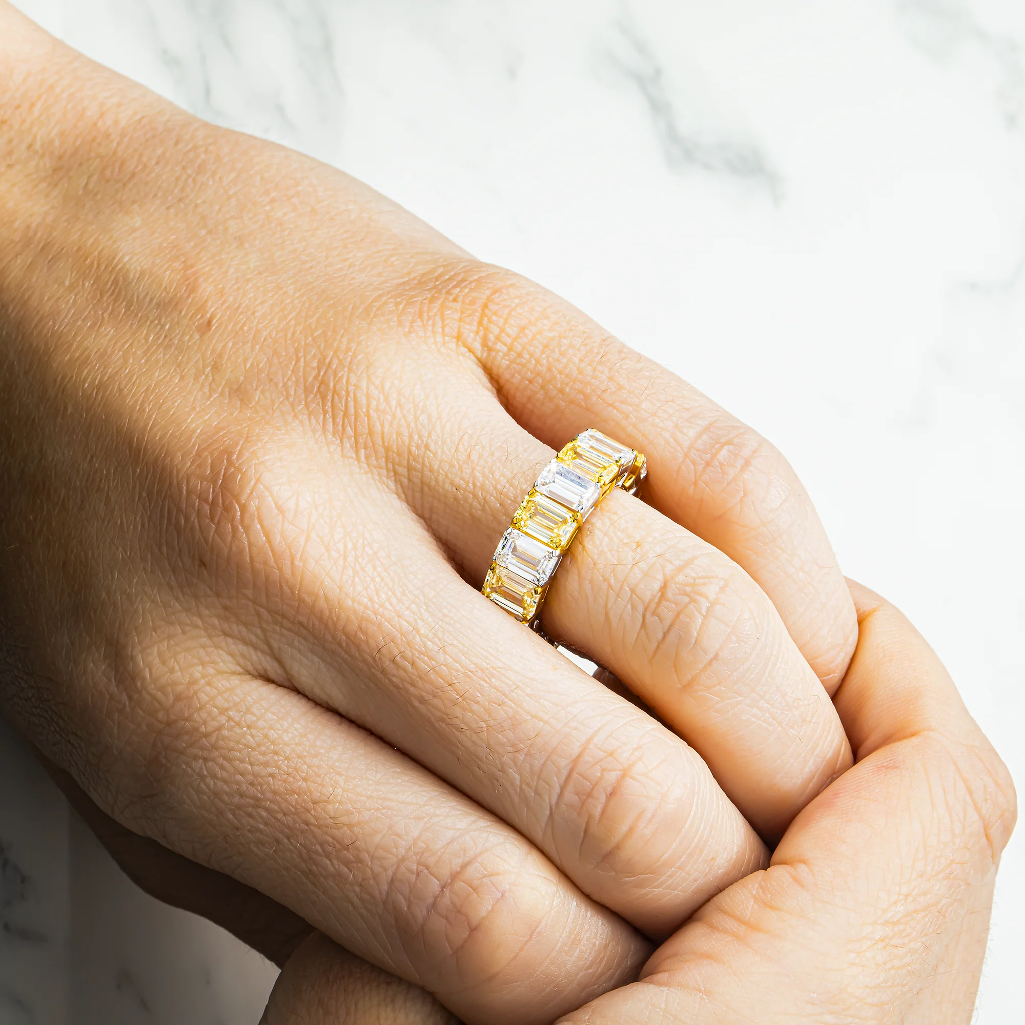 14K Two Tone Emerald Cut Fancy Yellow & White Diamond Eternity Ring 11.73ct - Image 2