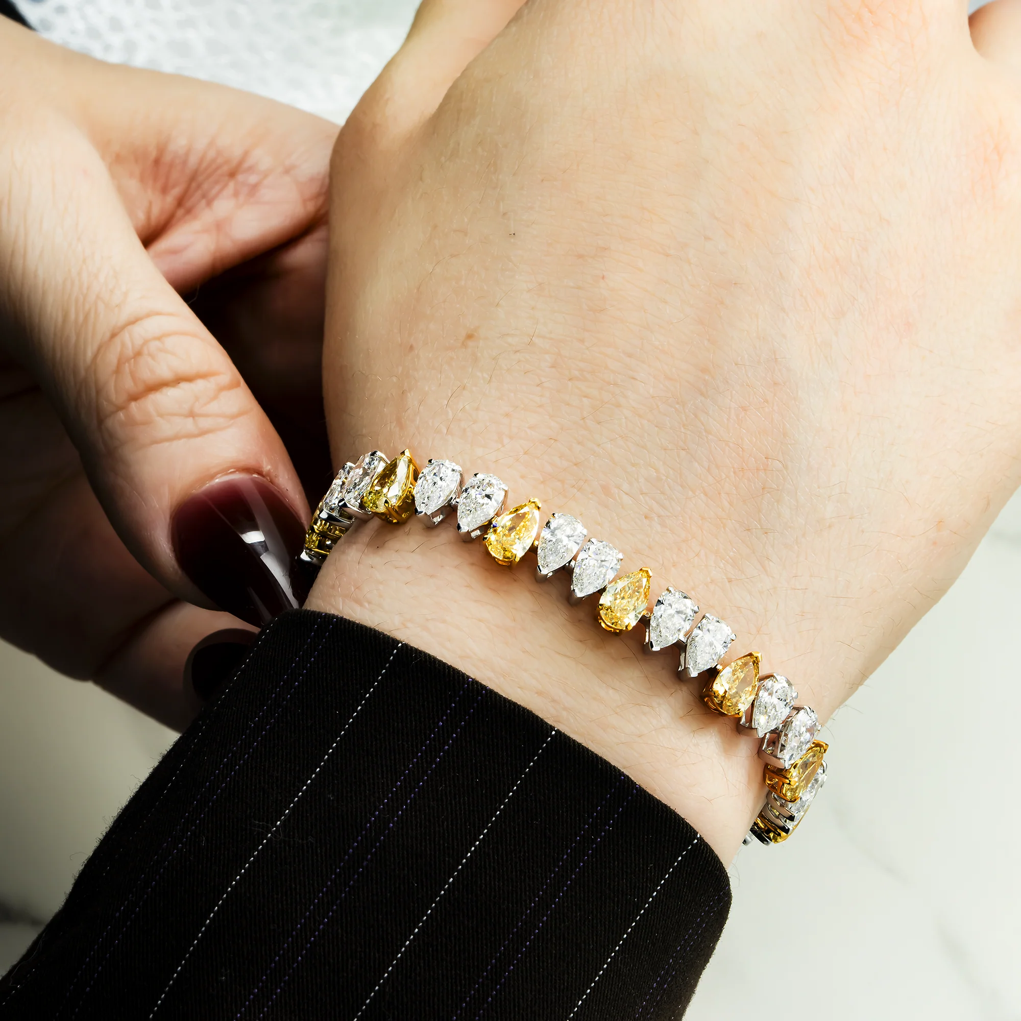 14K Two Tone Pear Cut Fancy Yellow & White Diamond Bracelet 19.75ct - Image 2