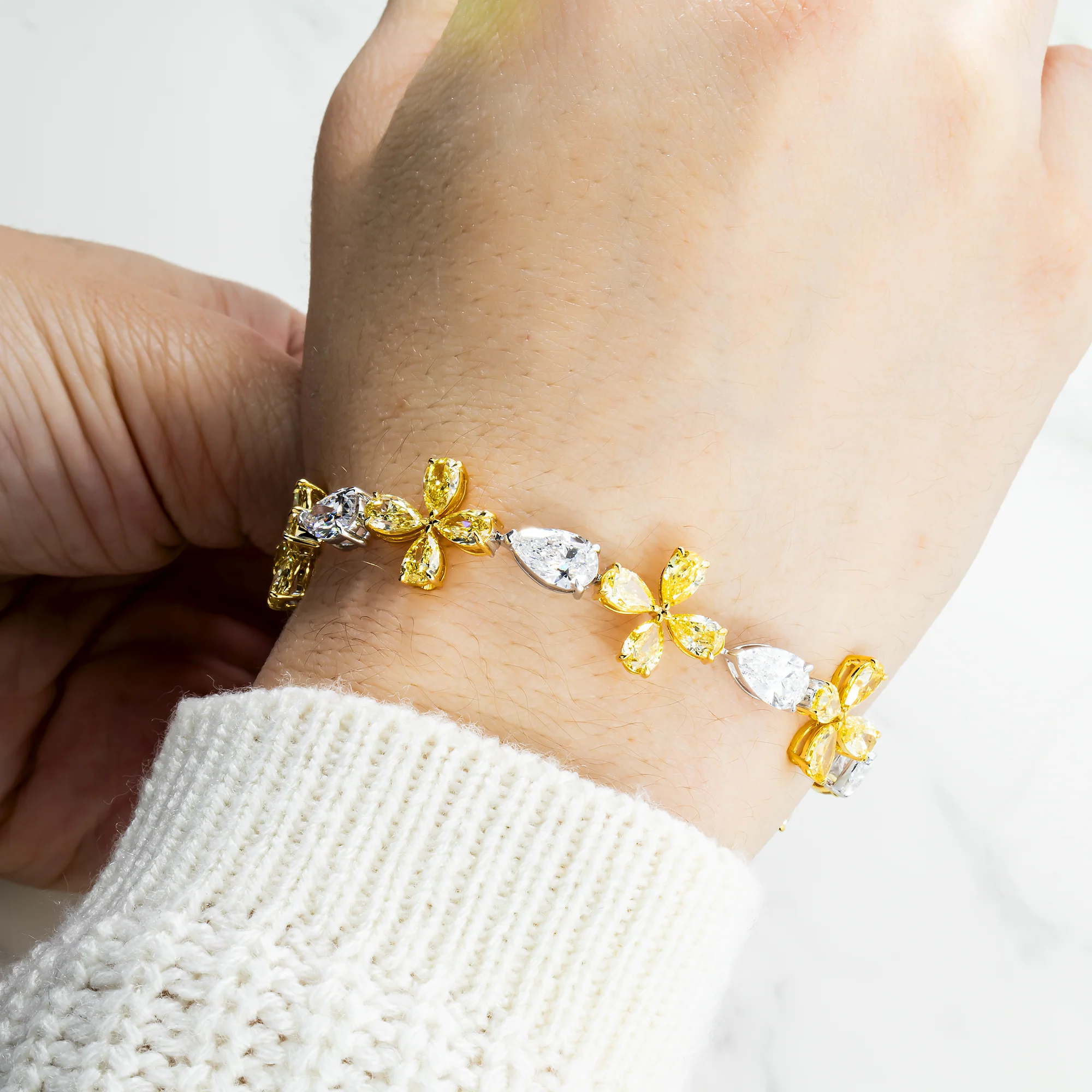 14K Two Tone Pear Cut White & Fancy Yellow Diamond Blooming Bracelet 19.85ct - Image 2