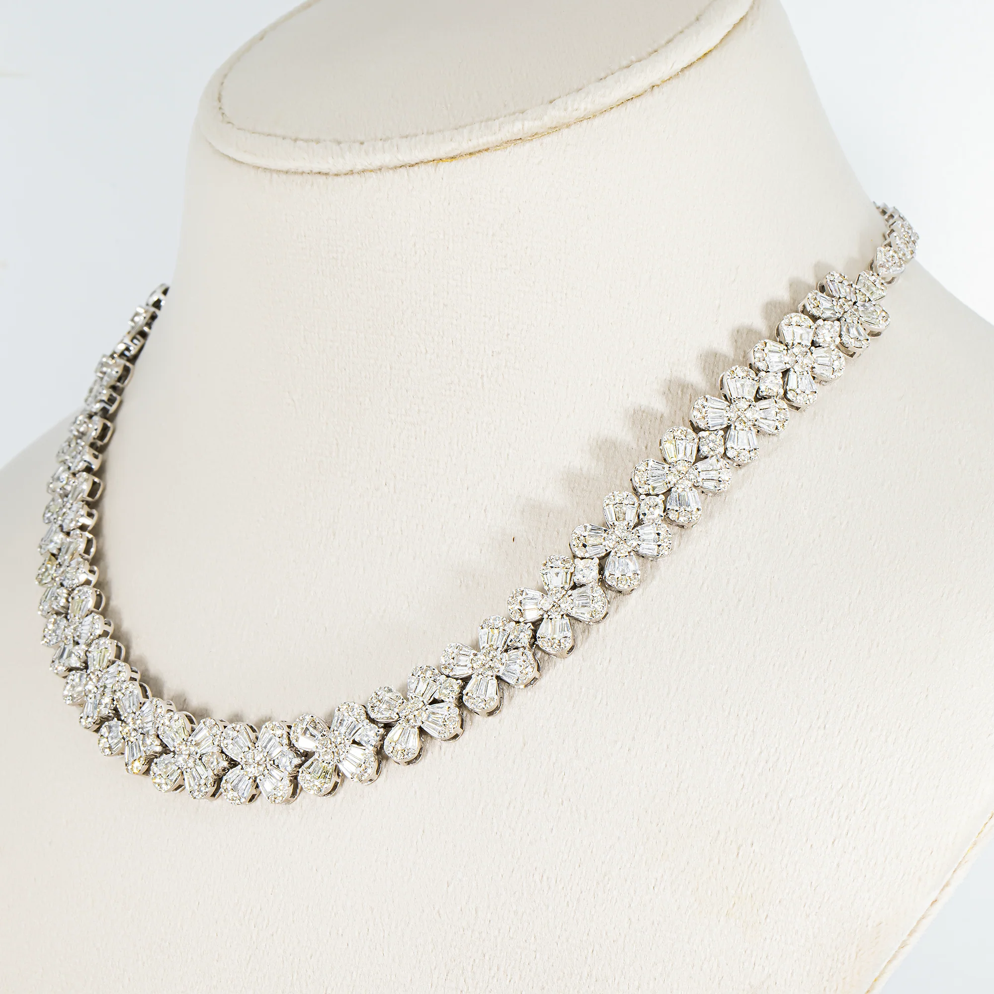 14K White Gold Baguette & Round Cut Flower Diamond Chain 18.98ct - Image 2