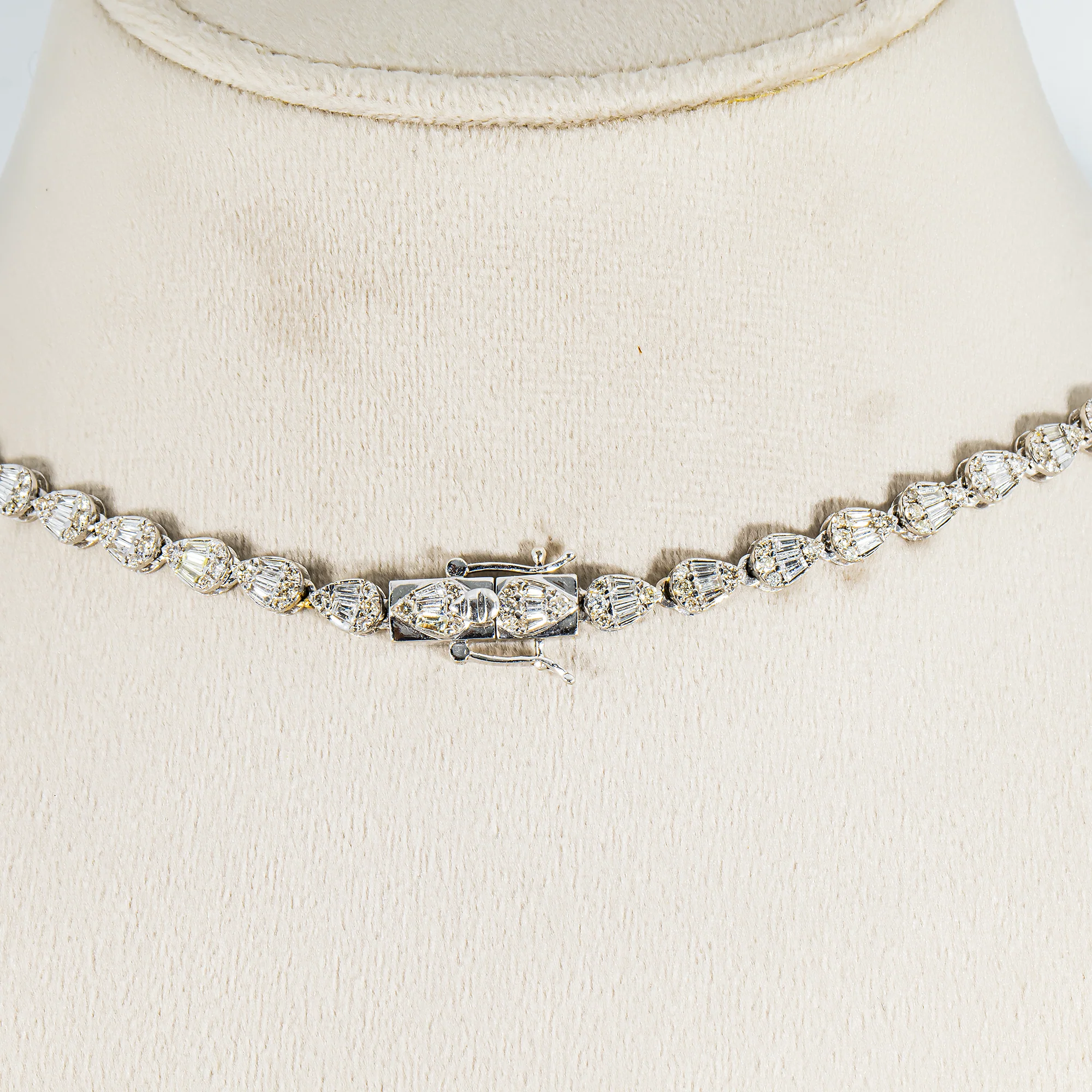 14K White Gold Baguette & Round Cut Flower Diamond Chain 18.98ct - Image 3
