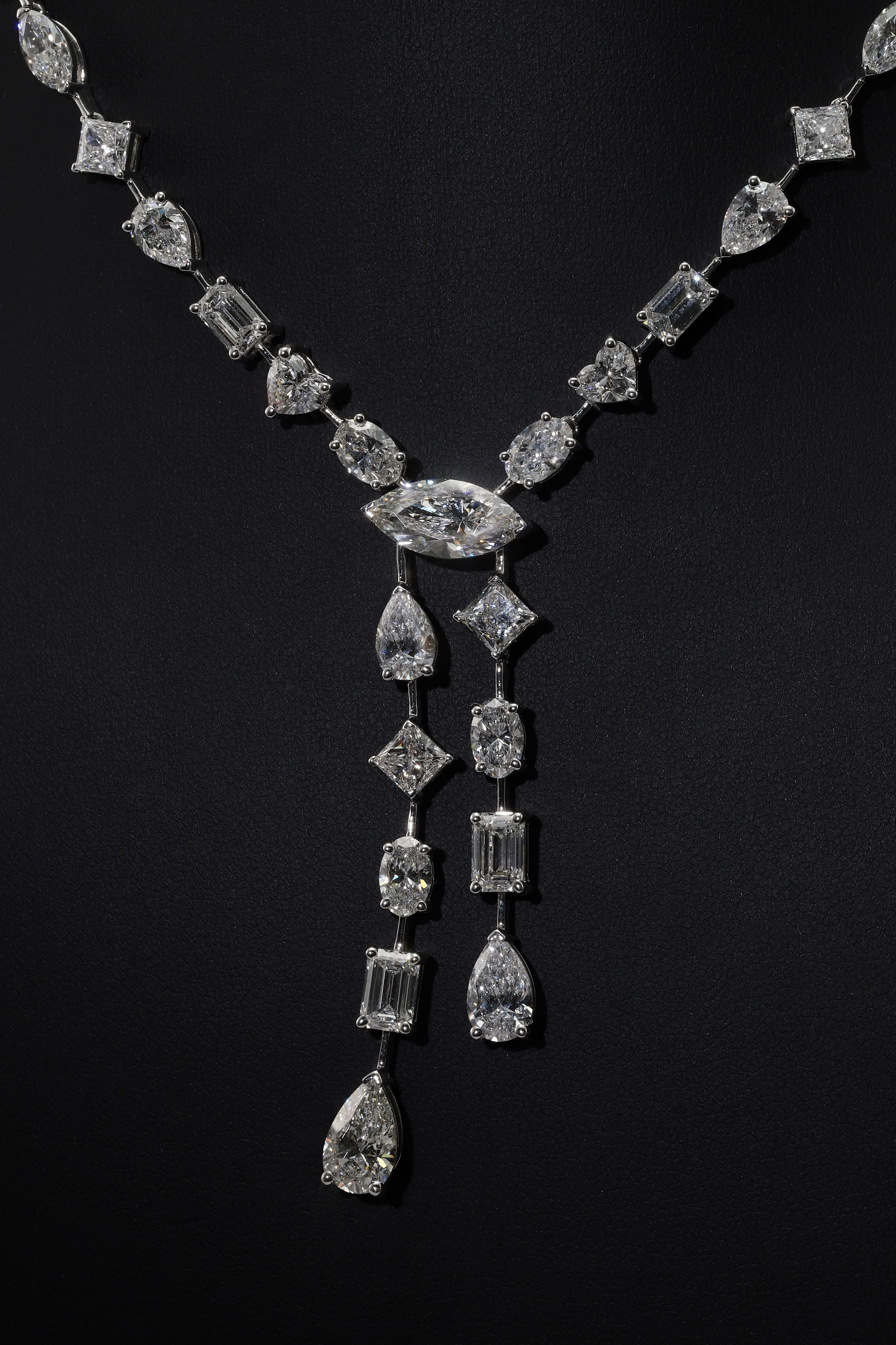 14K White Gold Combination Cut Diamond Drop Necklace 24.92ct - Image 3