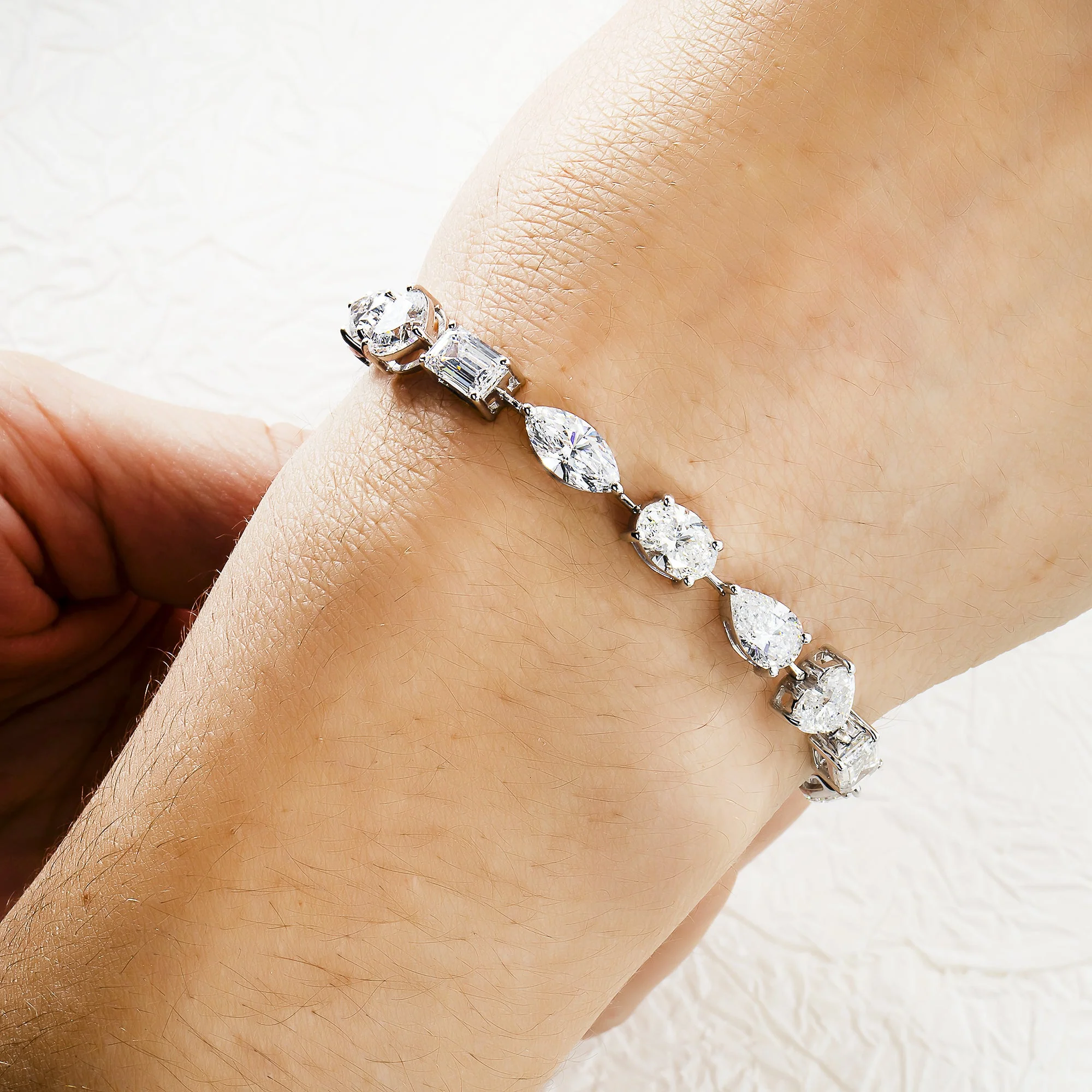 14K White Gold Combination Cut Diamond Satellite Bracelet 18.43ct - Image 2