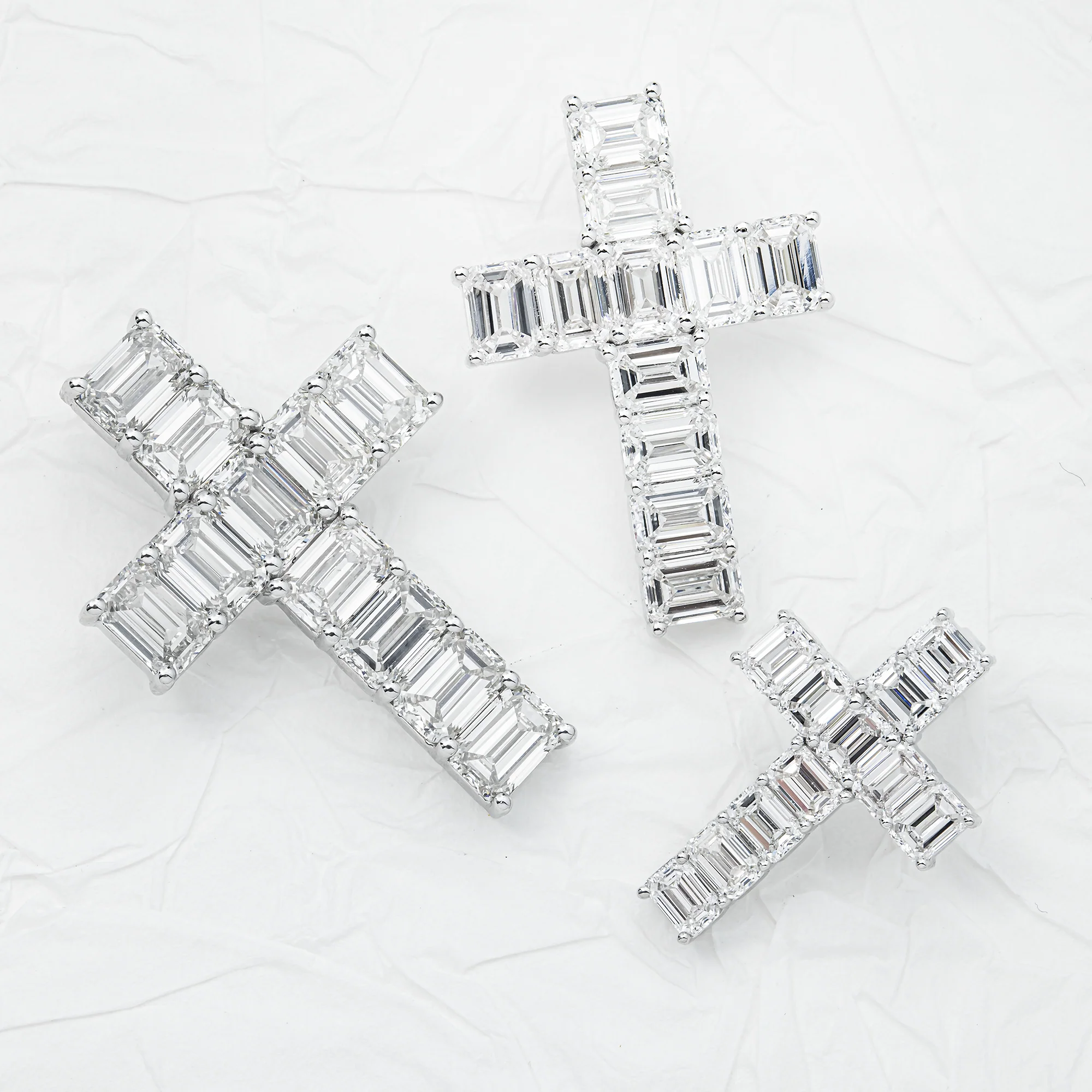 14K White Gold Emerald Cut Diamond Cross Pendant 8.0ct - Image 4