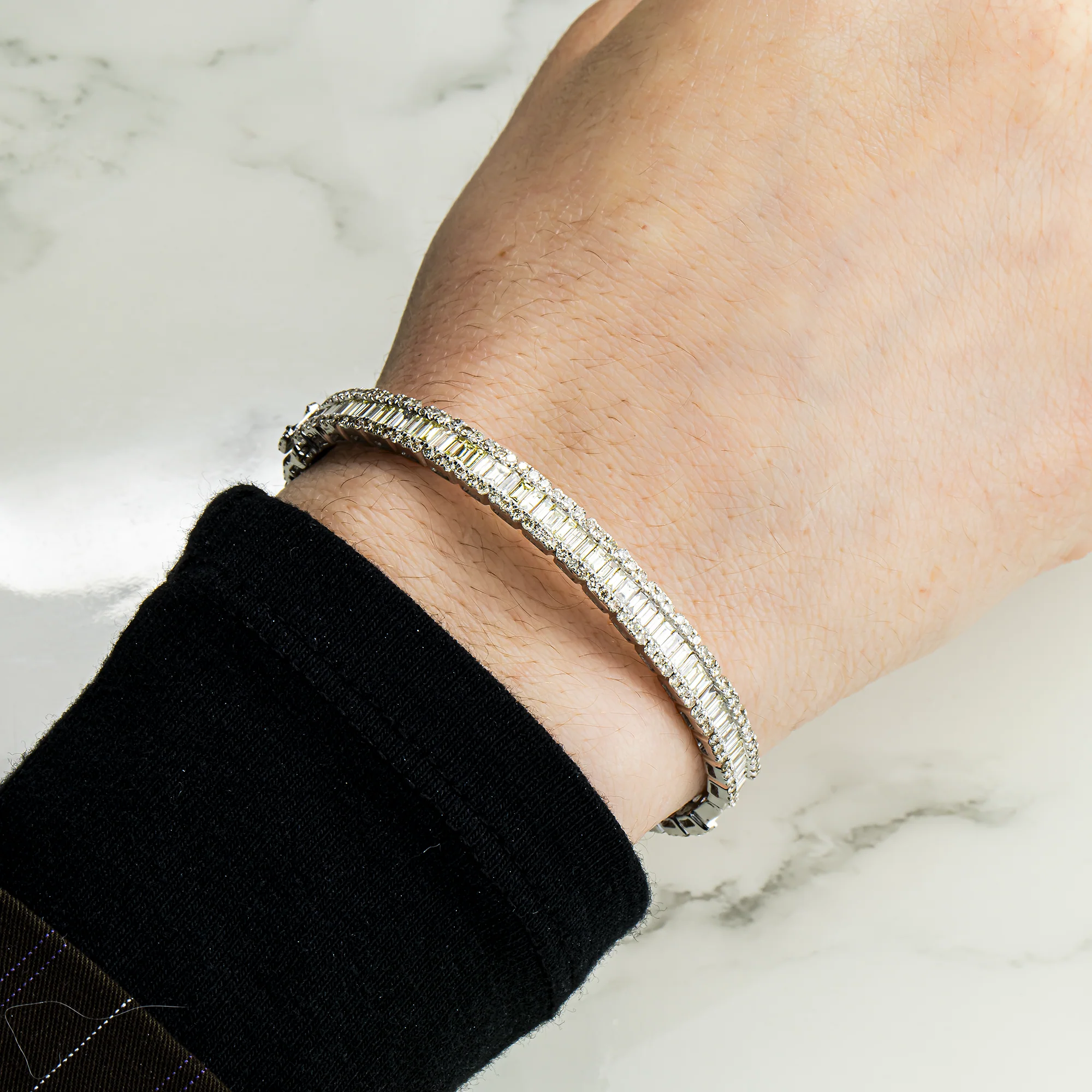 14K White Gold Emerald Diamond Bangle Bracelet 6.90ct - Image 2