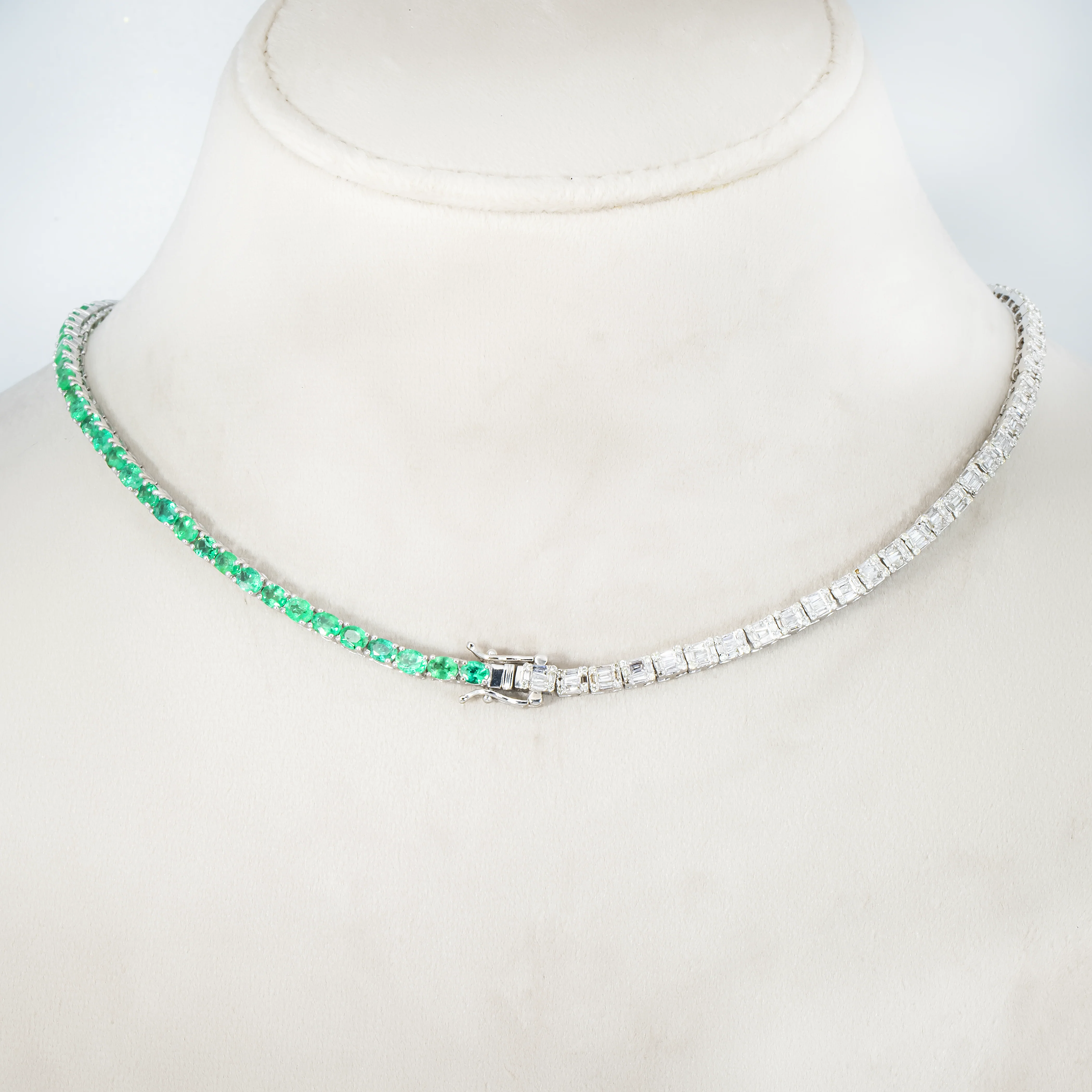 14K White Gold Oval Cut Emerald & Diamond Drop Necklace - Image 3