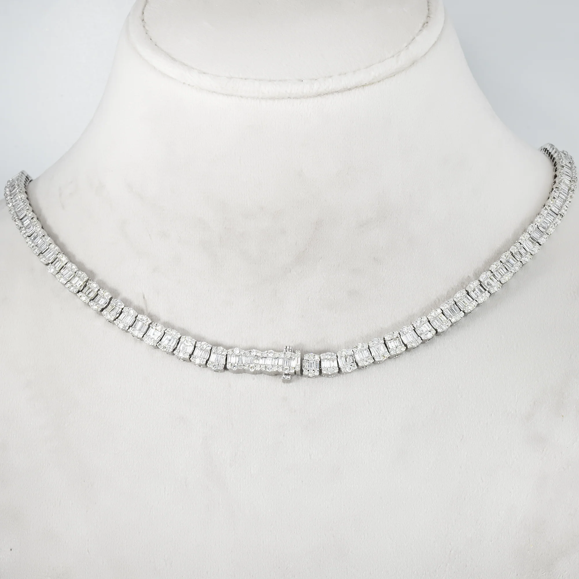 14K White Gold Graduated Baguette Diamond Chain 23.60ct - Image 4