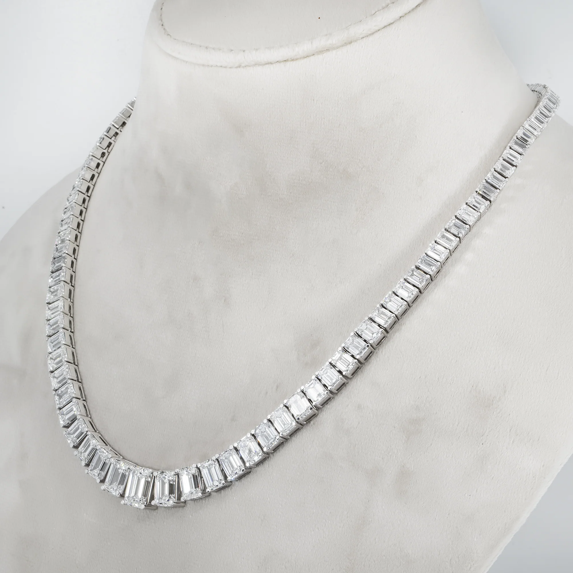 14K White Gold Graduated Emerald Cut Diamond Chain 58.64ct - Image 2