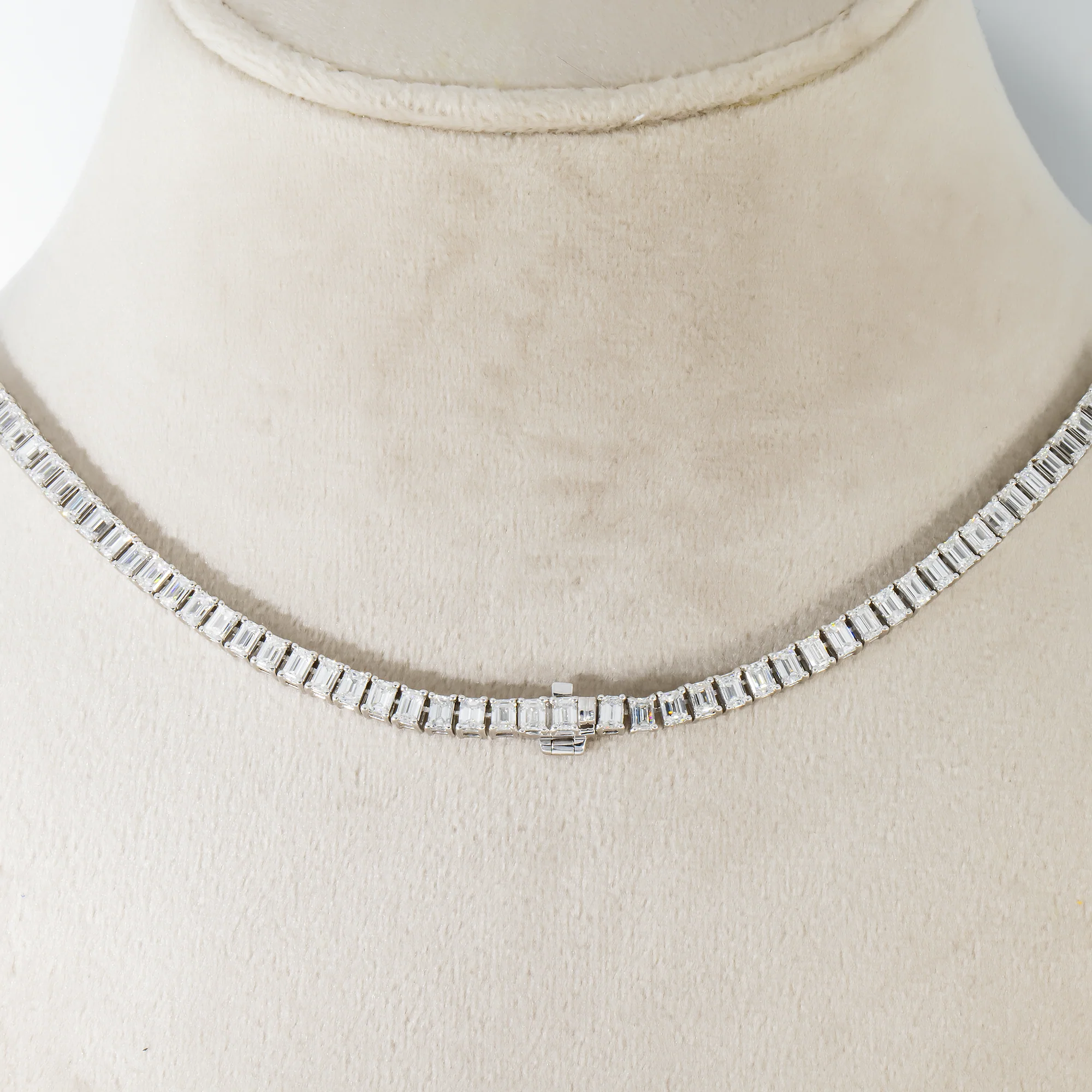 14K White Gold Graduated Emerald Cut Diamond Necklace 31.11ct - Image 3