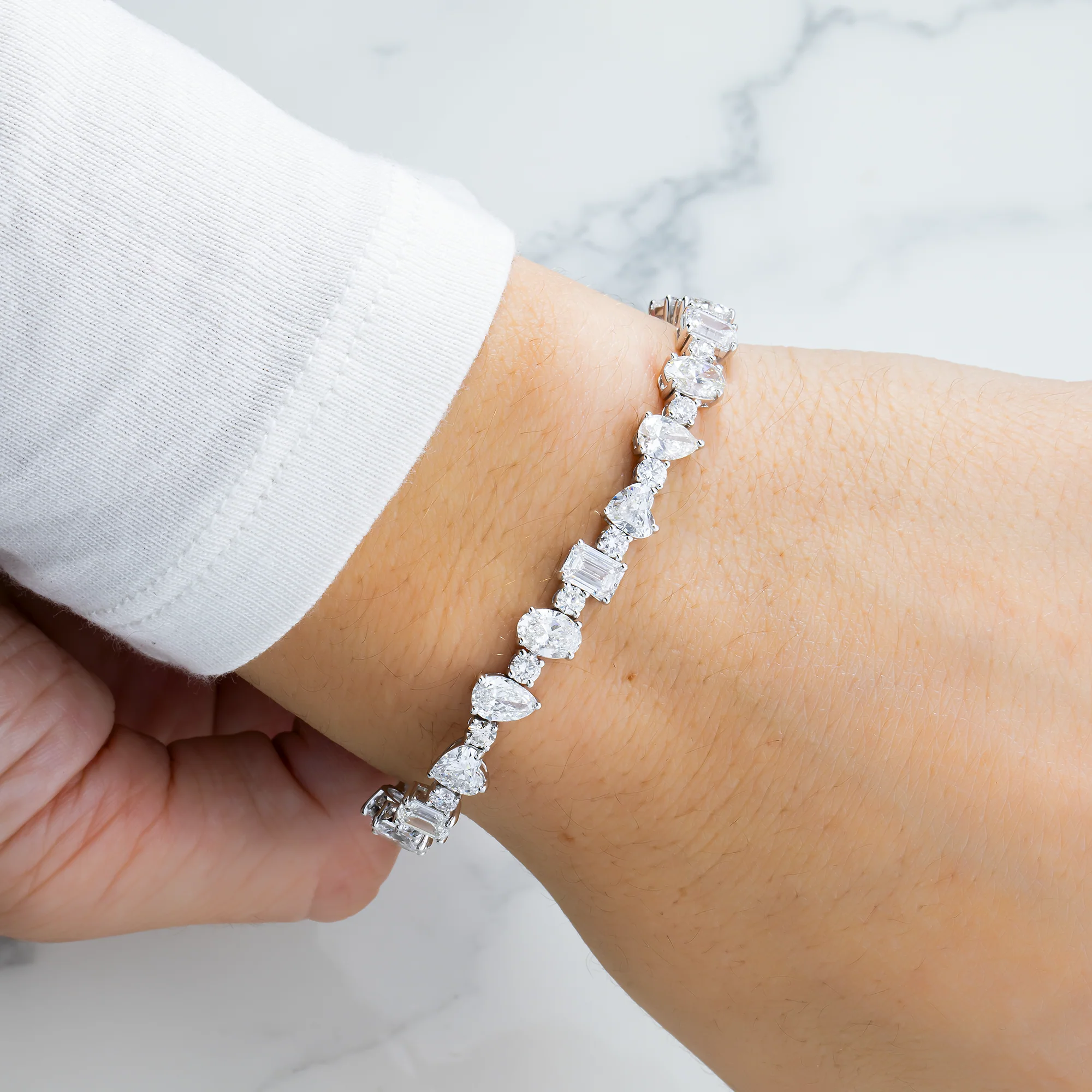 14K White Gold Multi Shape Diamond Bracelet 14.31ct - Image 2