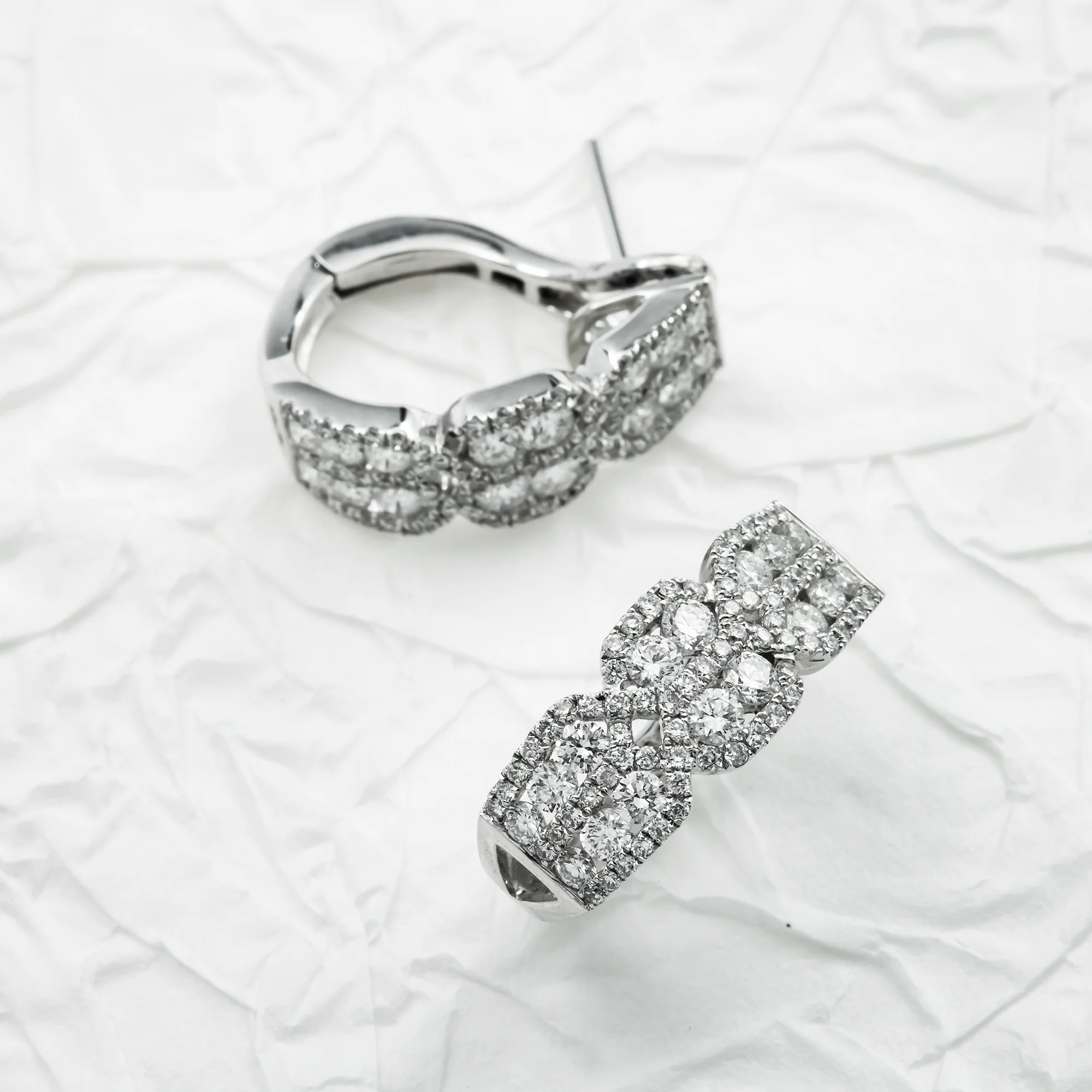 18K White Gold Detailed Round Diamond Hoop Earrings 1.45ct - Image 3