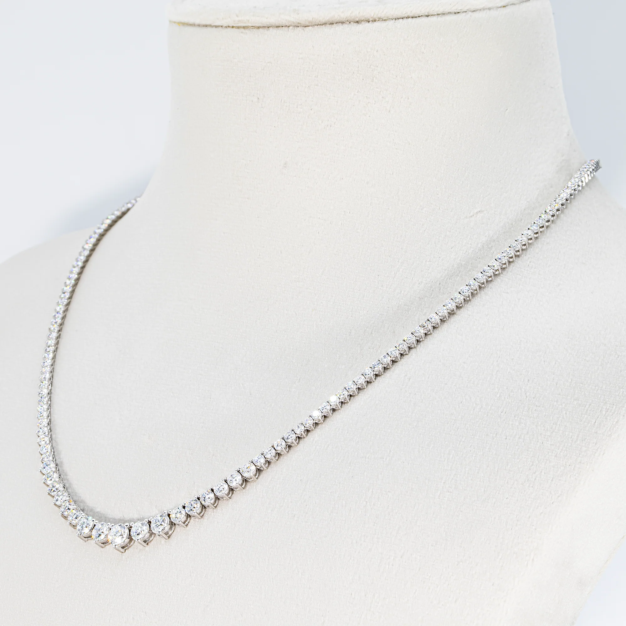 14K White Gold Round Diamond Tennis Chain 8.76ct - Image 2