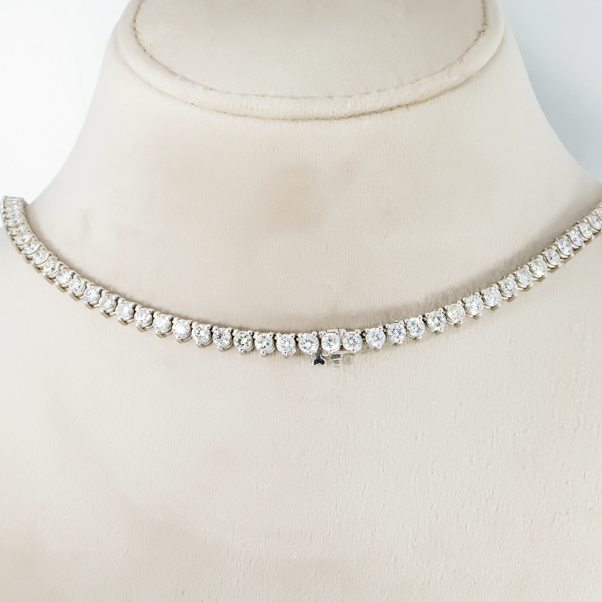 White Gold 3-Prong Round Diamond Tennis Chain 36.70ct - Image 2