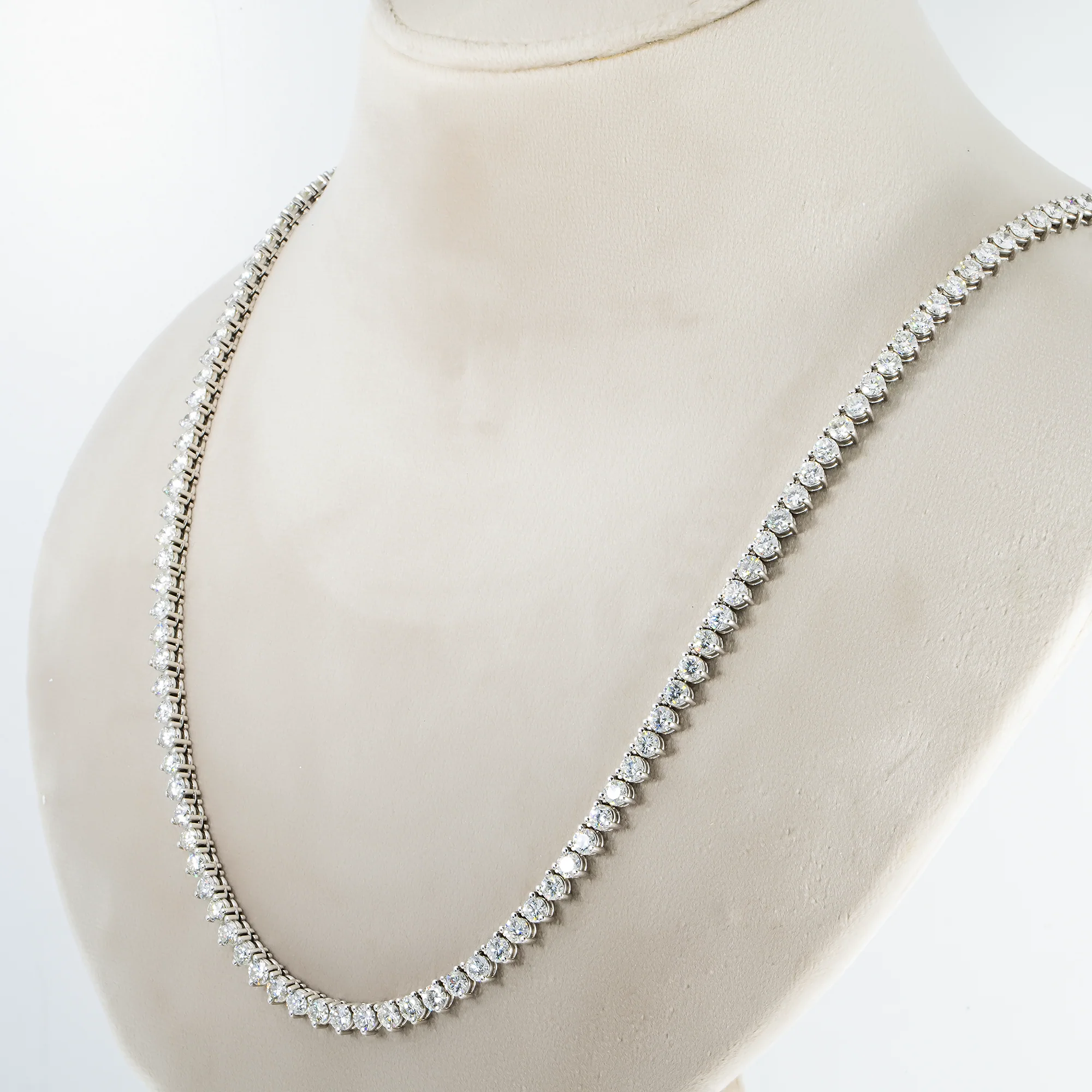 White Gold 3-Prong Round Diamond Tennis Chain 36.70ct - Image 3