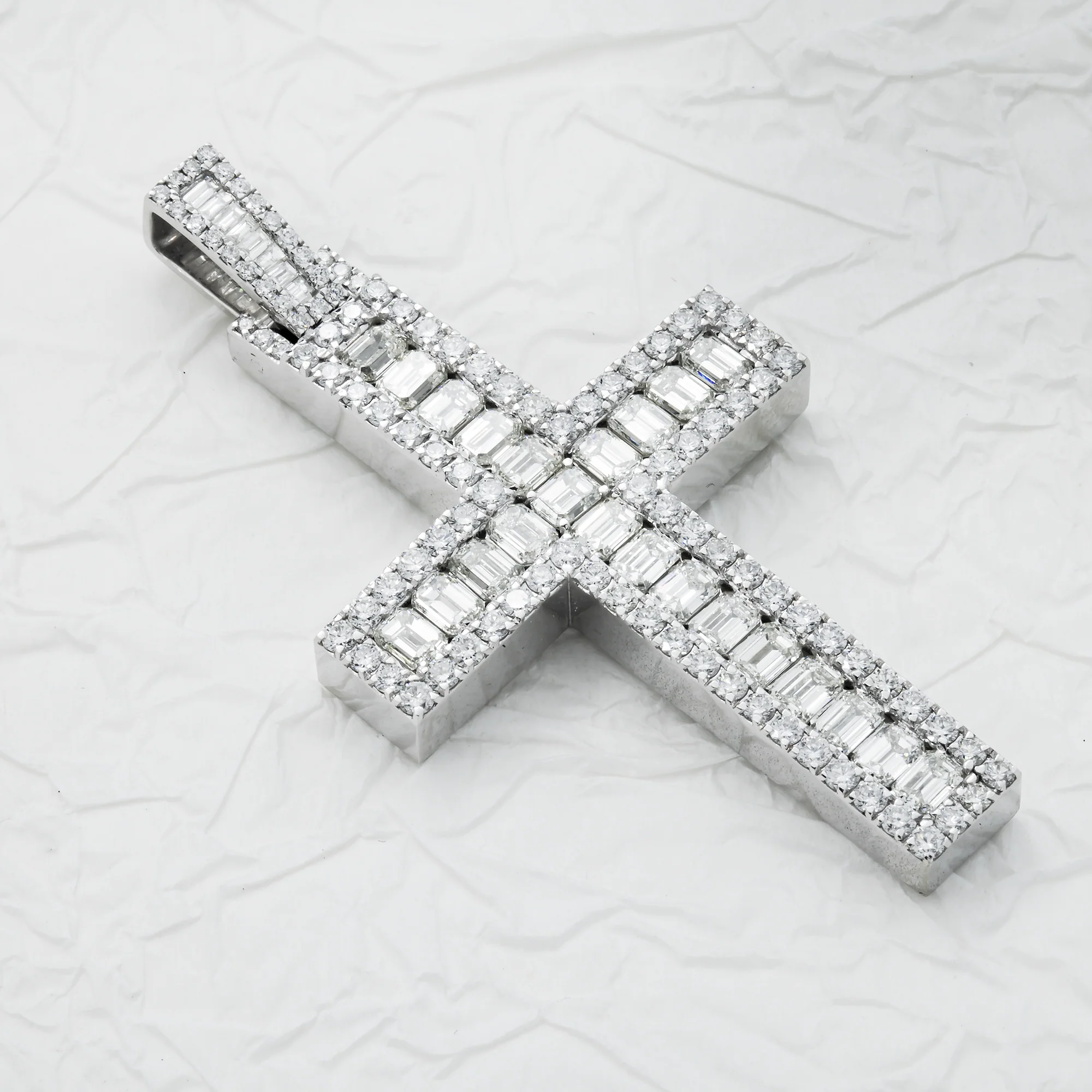 14K White Gold Round & Emerald Diamond Cross Pendant 6.96ct - Image 2
