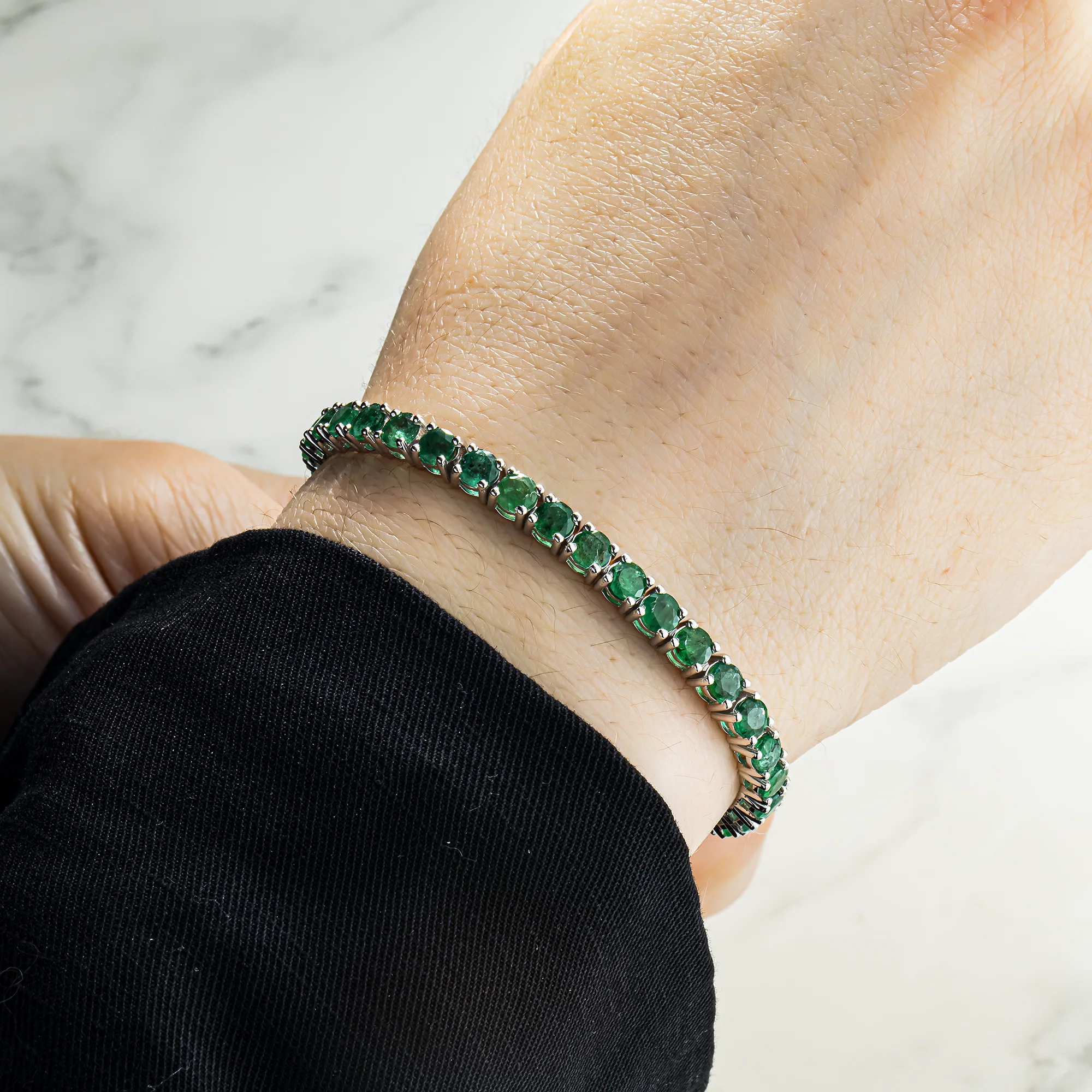 14K White Gold Round Emerald Tennis Bracelet 10.18ct - Image 2