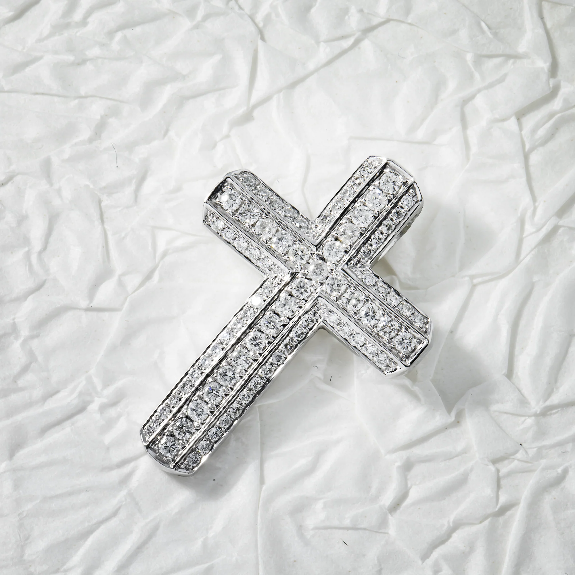 14K White Gold Triple Row Round Diamond Cross Pendant 0.71ct - Image 4