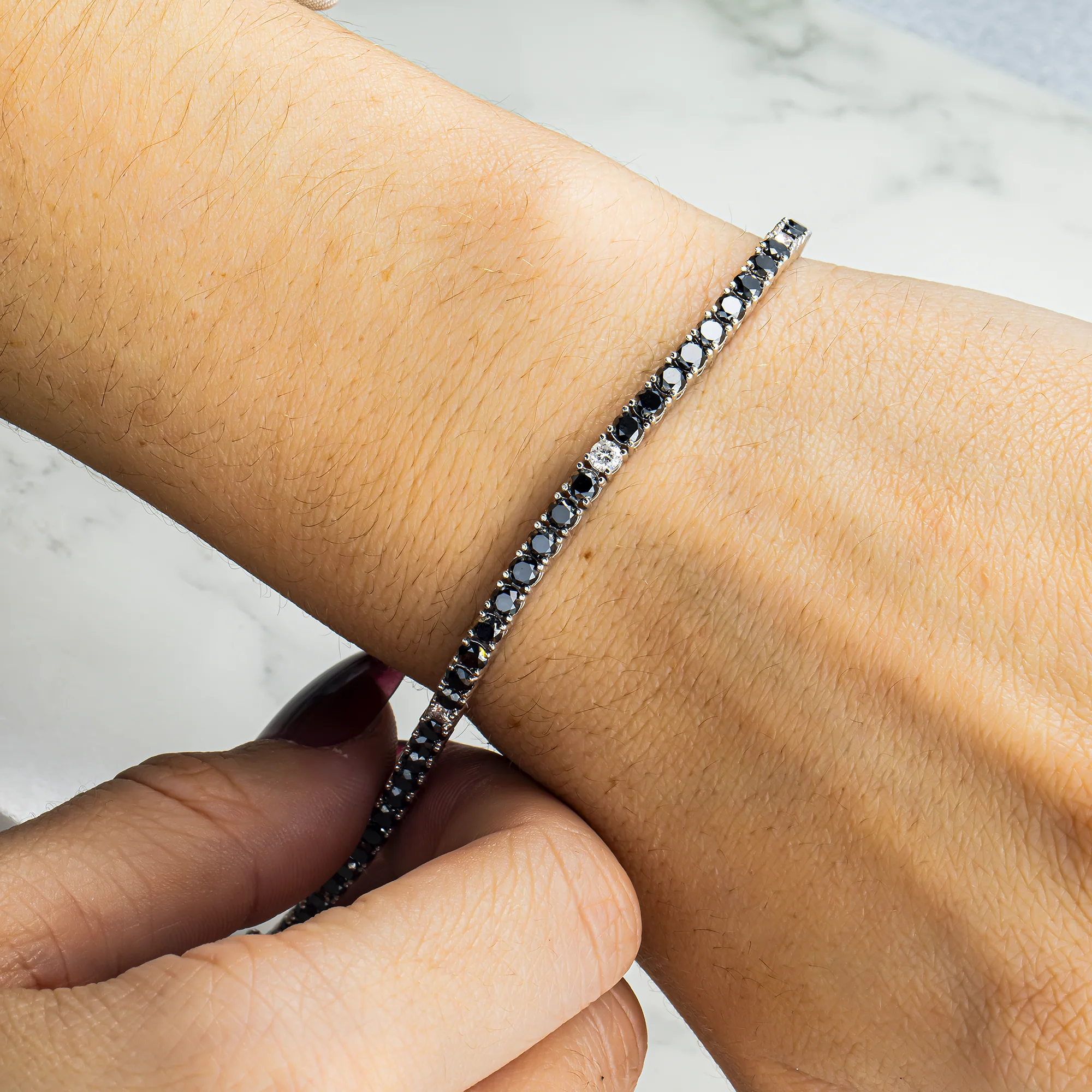 14K White Gold White & Black Round Diamond Tennis Bracelet 6.40ct - Image 4