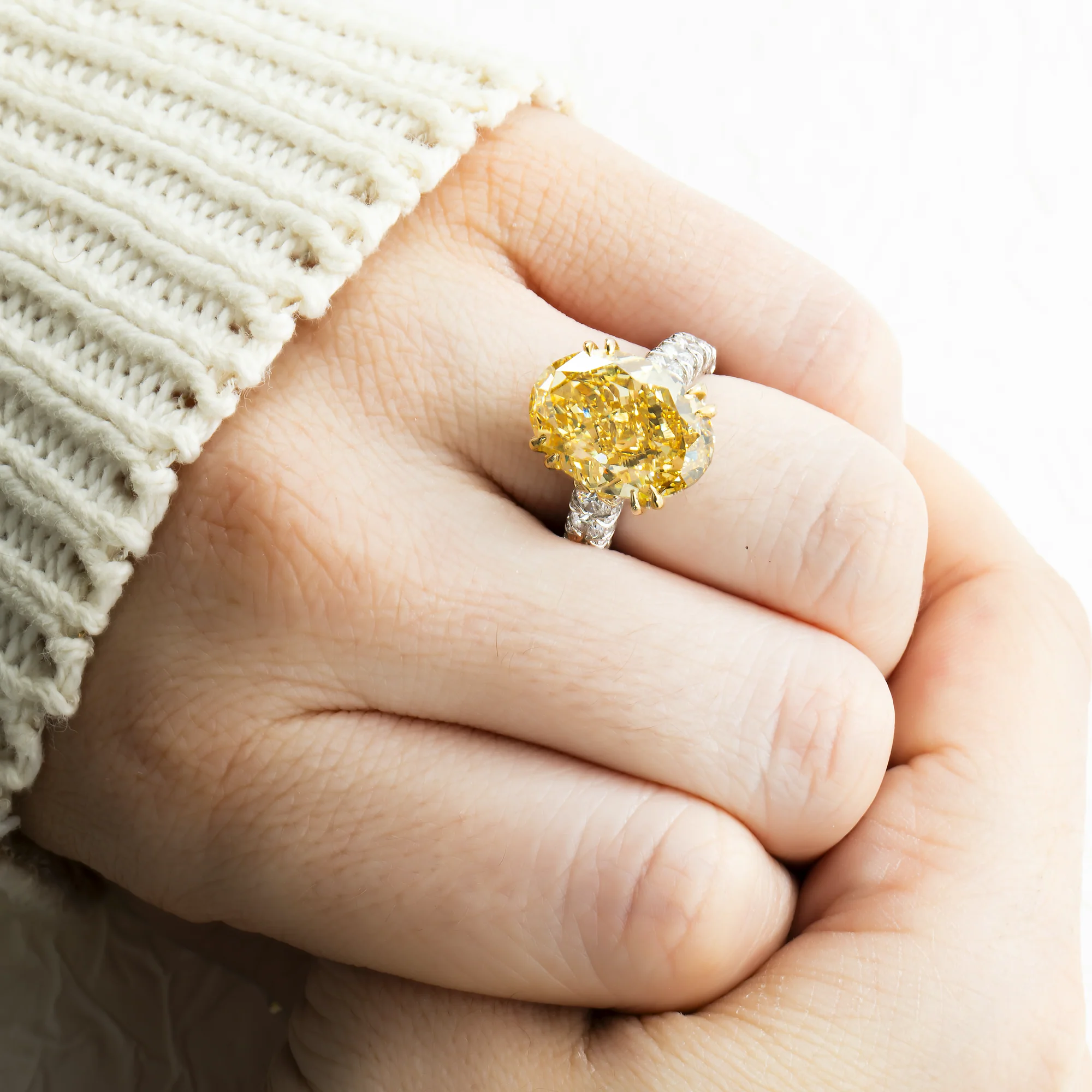 18K White Gold 11.57ct Oval Cut Fancy Yellow Diamond Ring 13.67ctw - Image 2