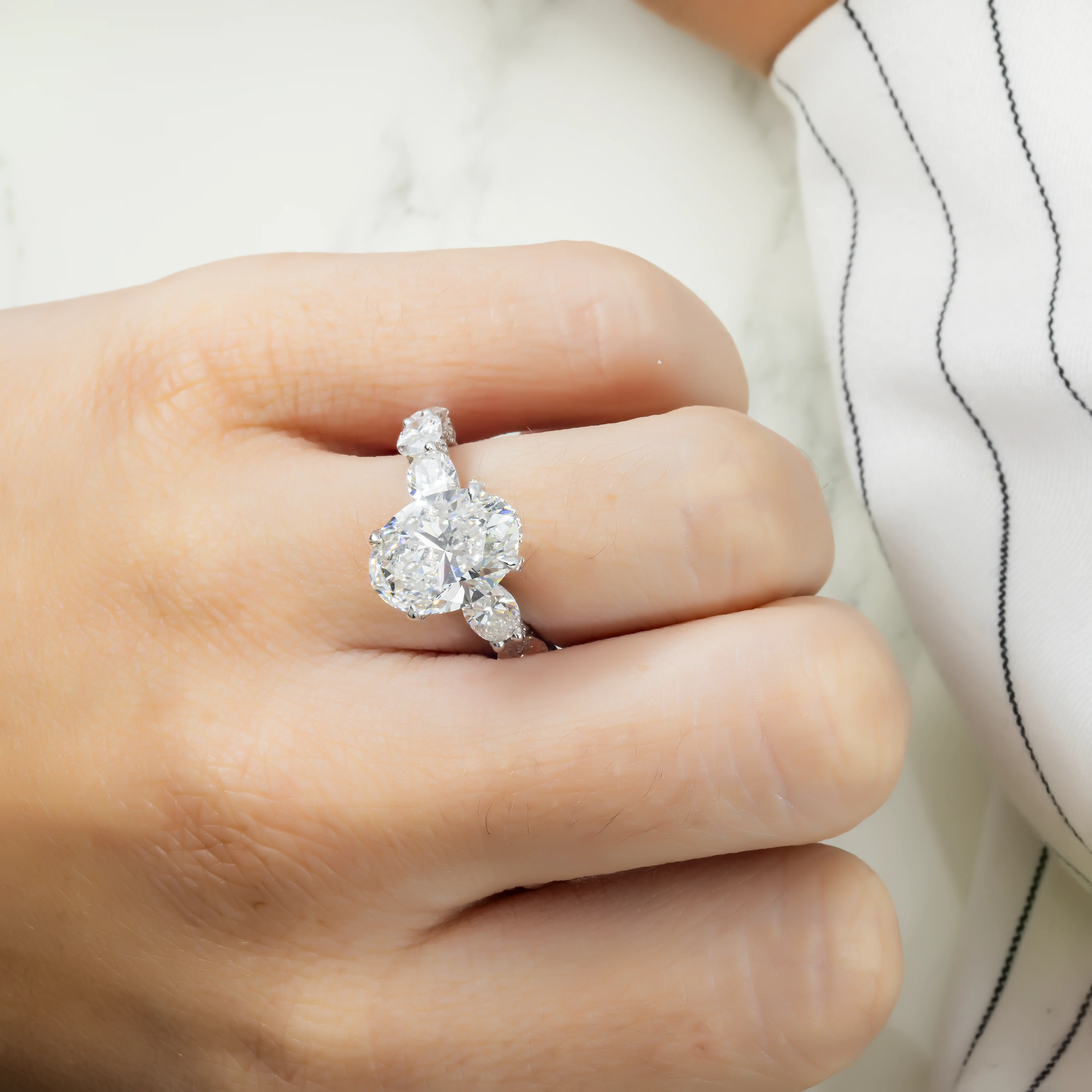 18K White Gold 4.51ct Oval Cut Diamond Engagement Ring 7.86ctw - Image 3