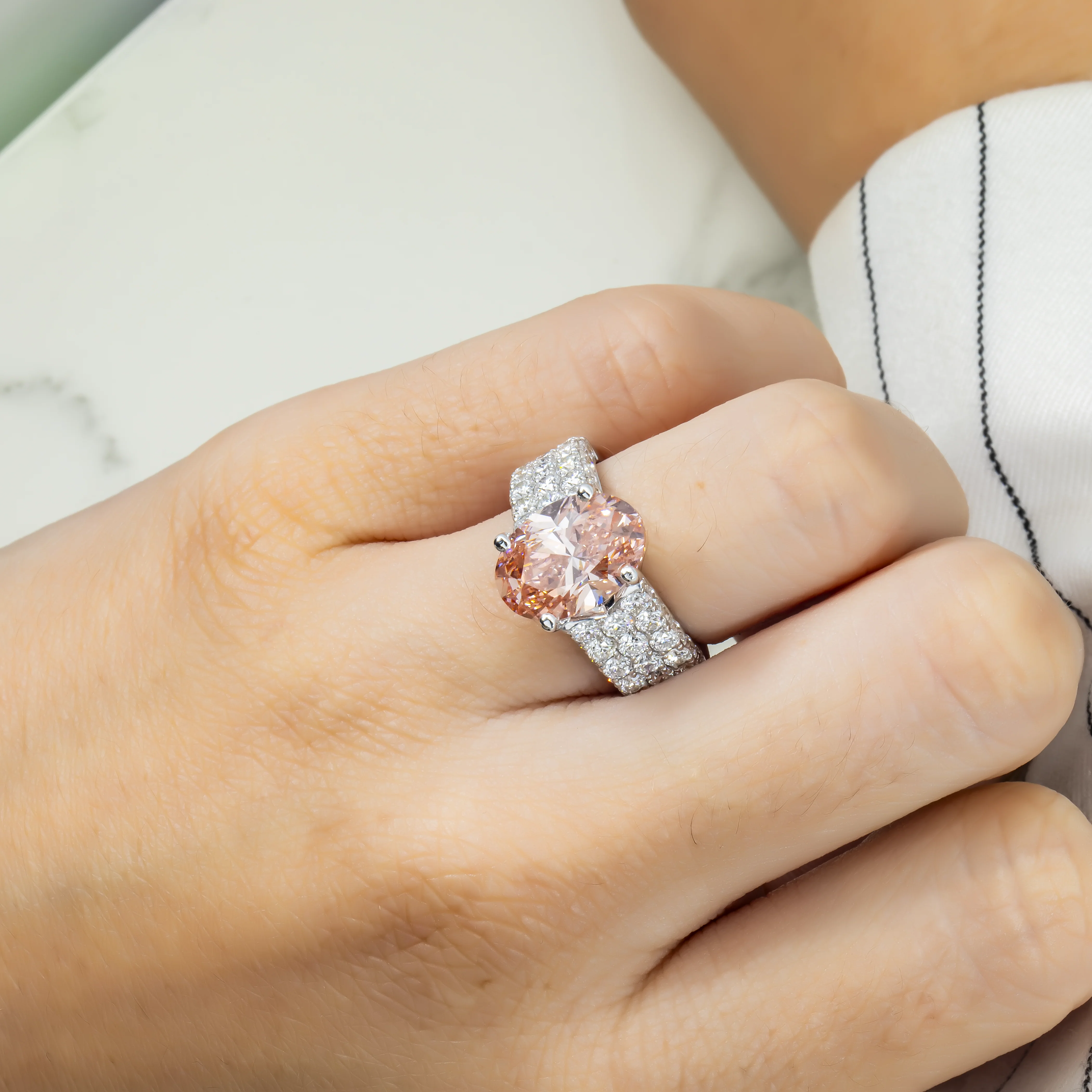 18K White Gold 5ct Oval Cut Fancy Vivid Pink Diamond Ring 7.83ctw - Image 3