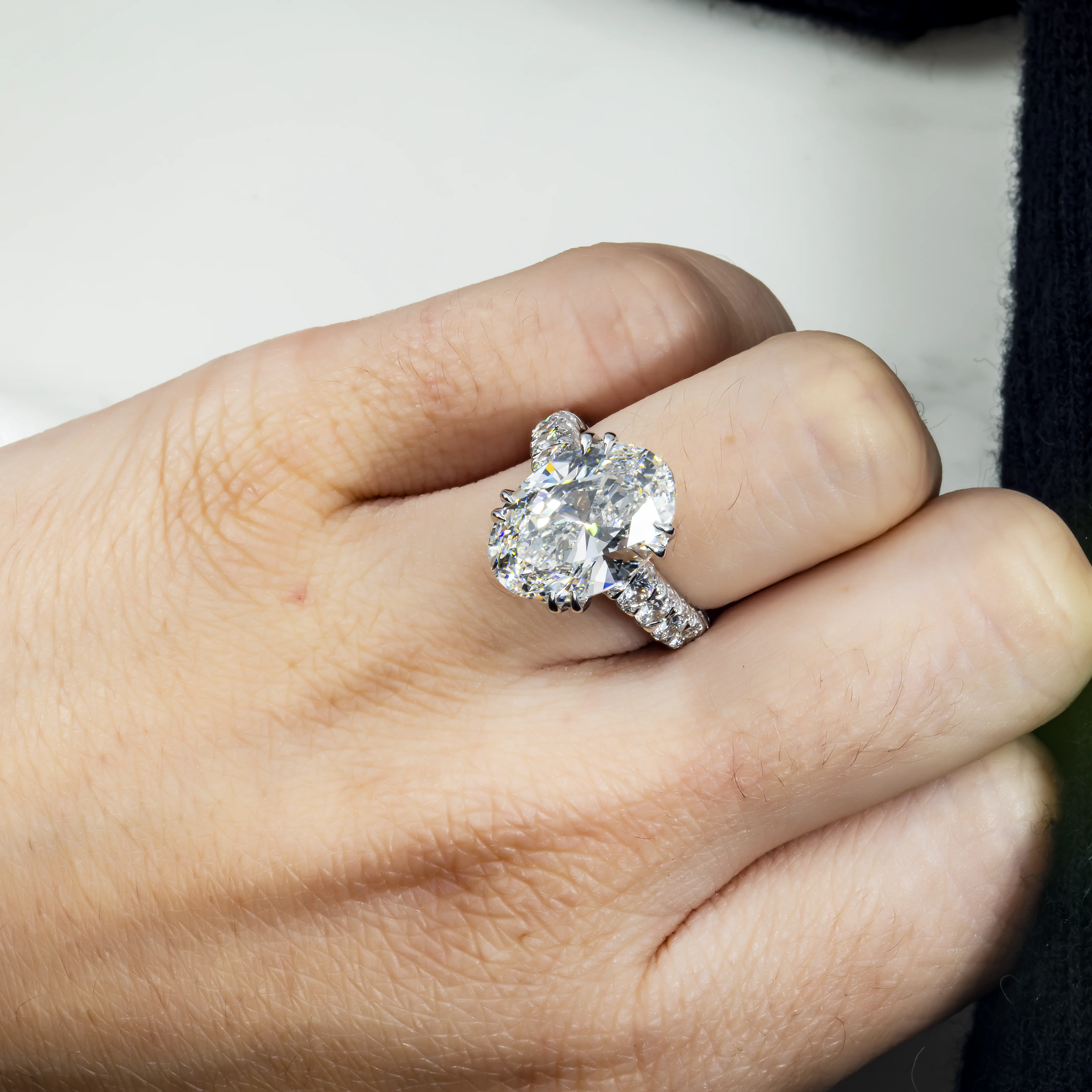 18K White Gold 8ct Oval Cut Diamond Engagement Ring 10.10ct - Image 3