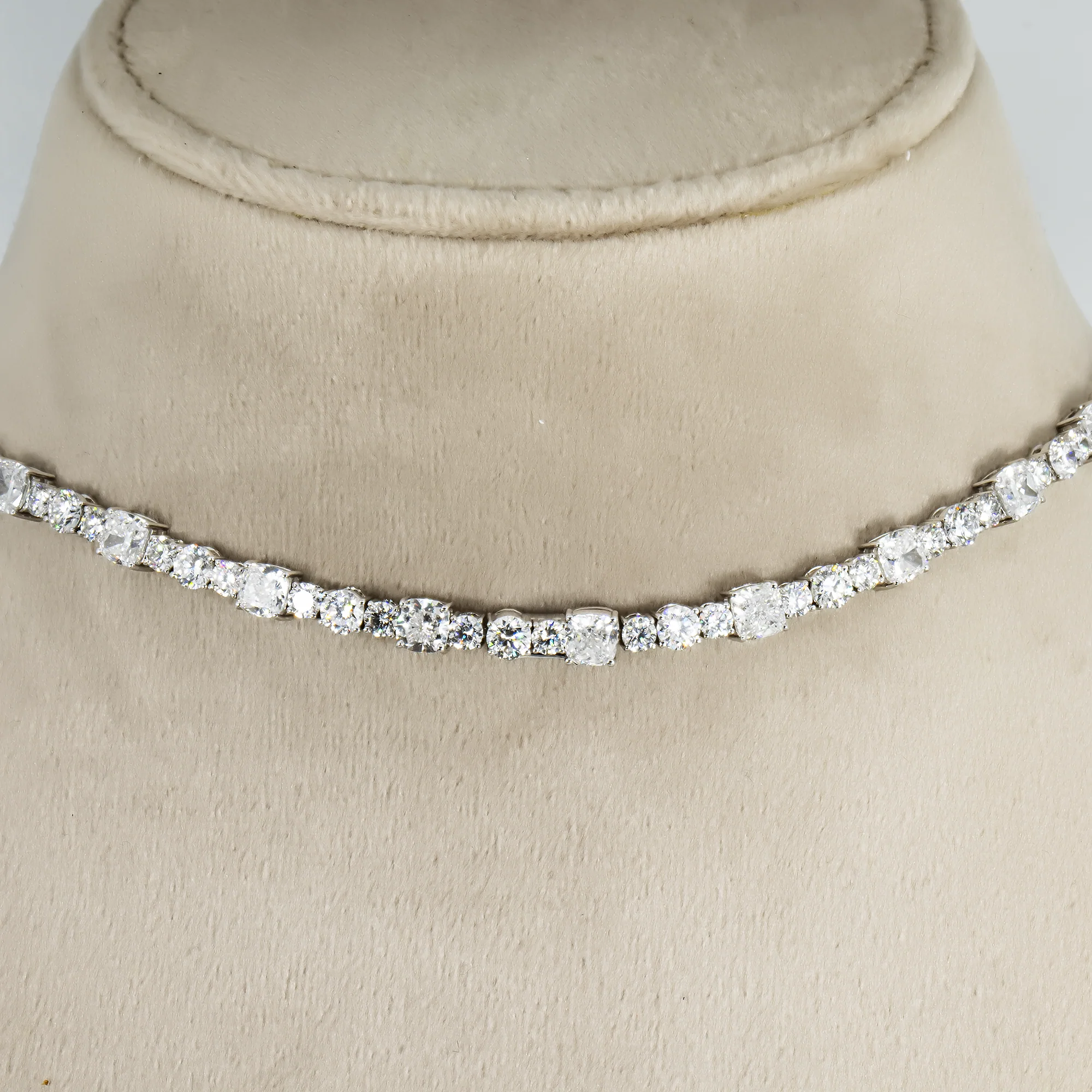 18K White Gold Cushion Cut Diamond Drop Necklace 36.29ct - Image 3