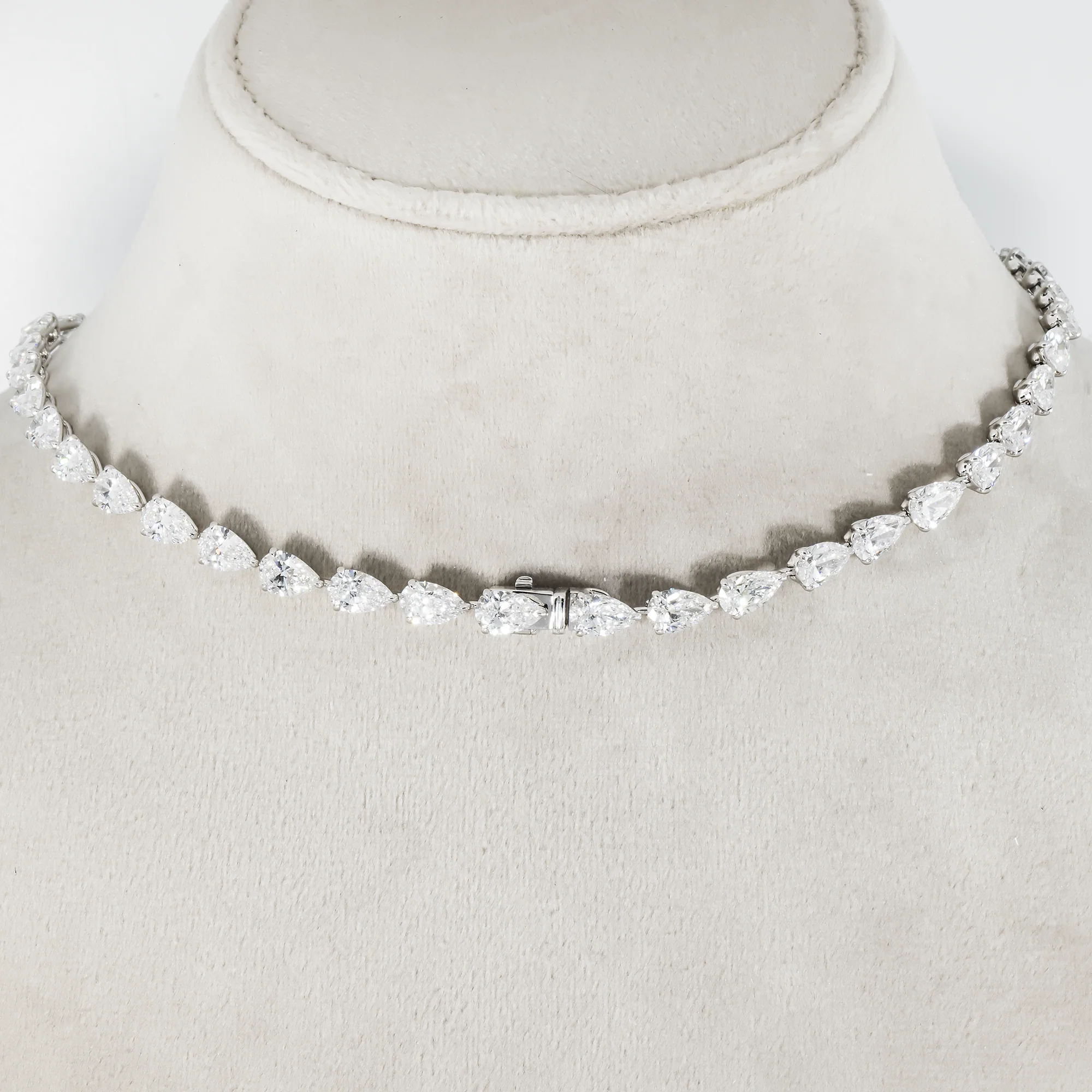 18K White Gold Detailed Pear Cut Diamond Drop Necklace 56.95ct - Image 4