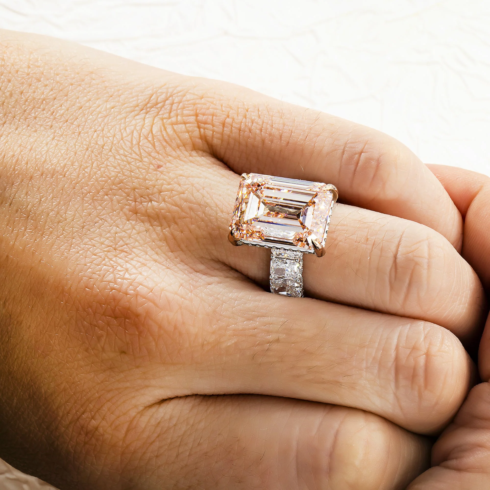 18K White Gold 15.62ct Fancy Intense Pink Emerald Cut Diamond Ring 21.74ctw - Image 3