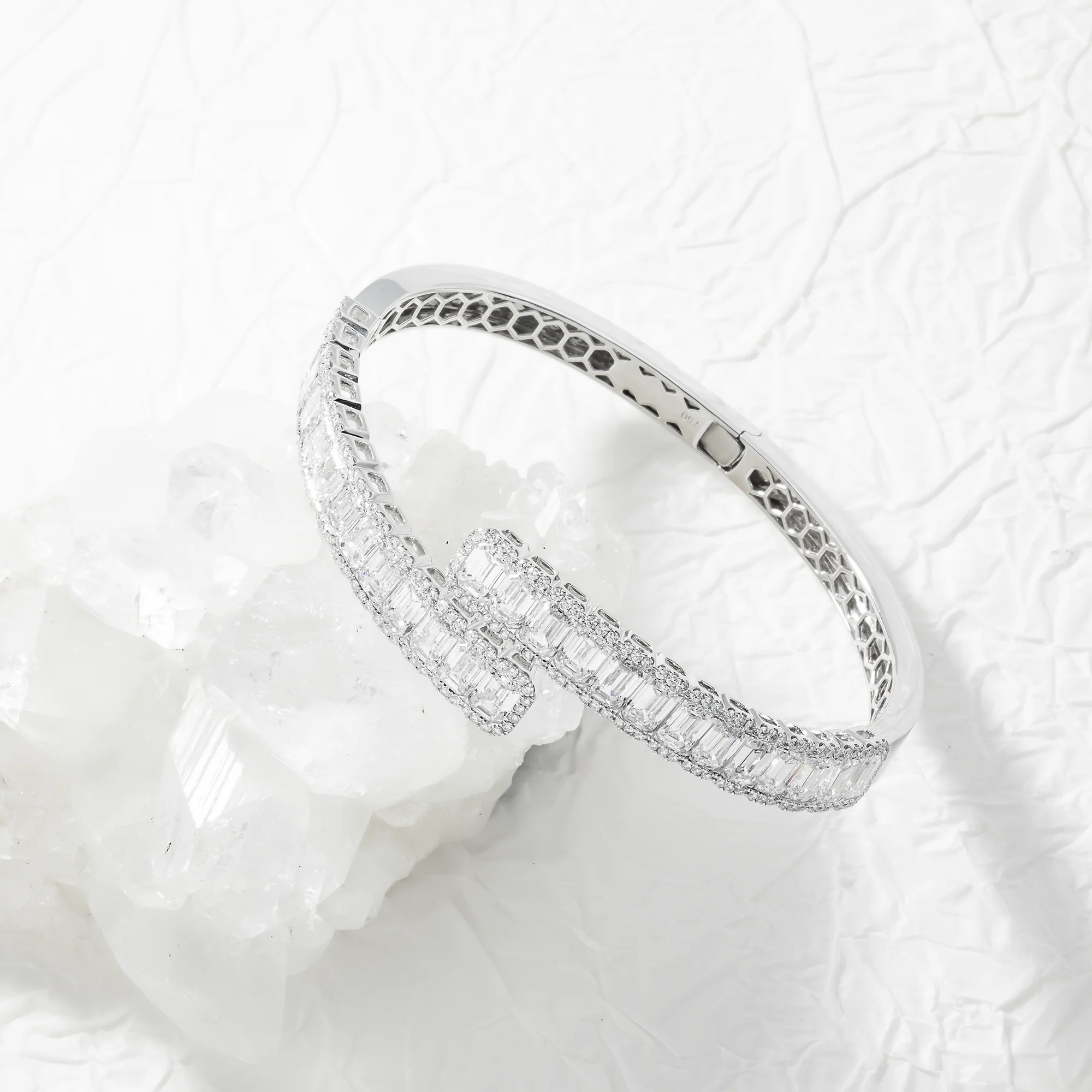 18K White Gold Emerald & Round Diamond Wrap Bangle Bracelet 11.61ct - Image 4