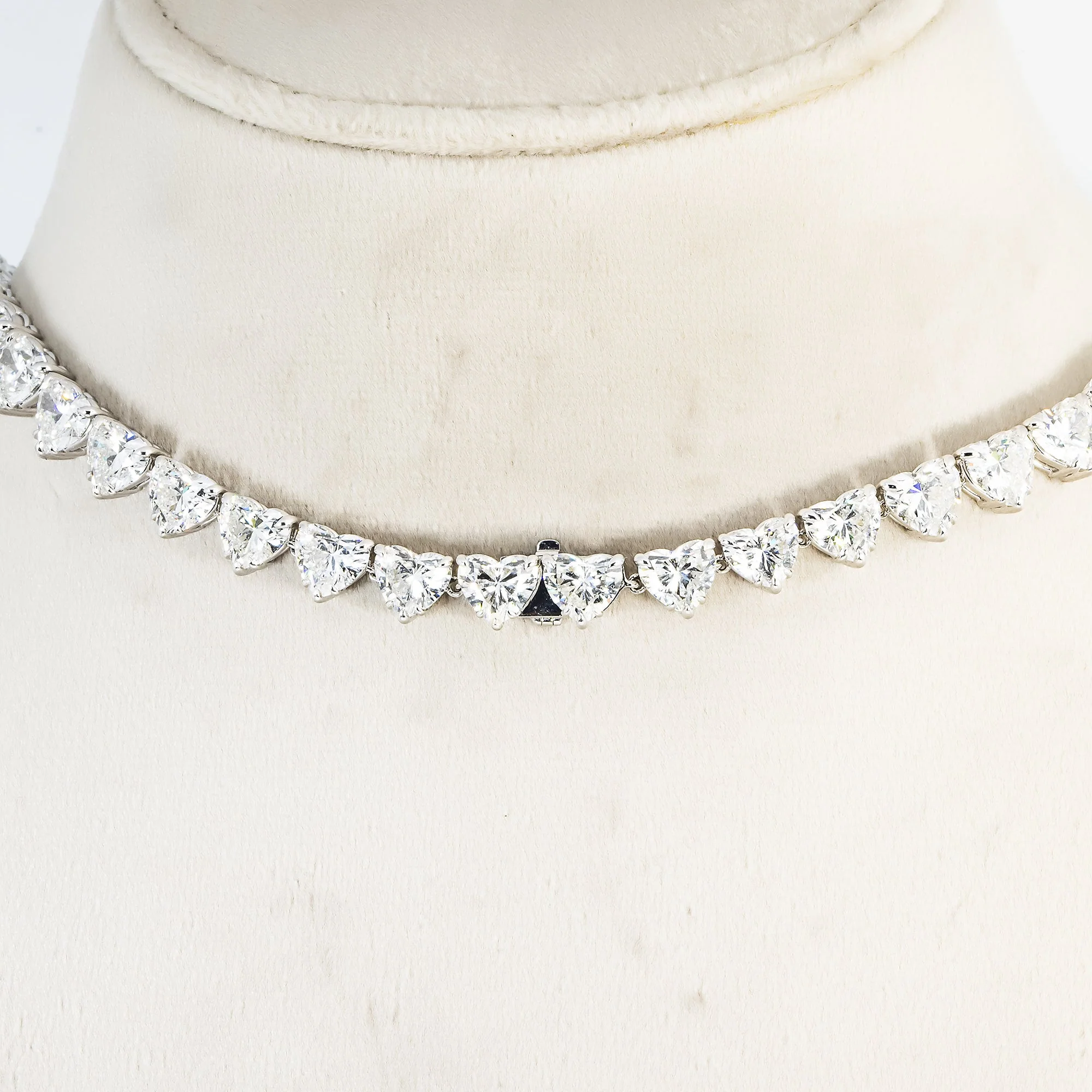 18K White Gold Graduated Full Heart Cut Diamond Drop Necklace 102.30ct - Image 4