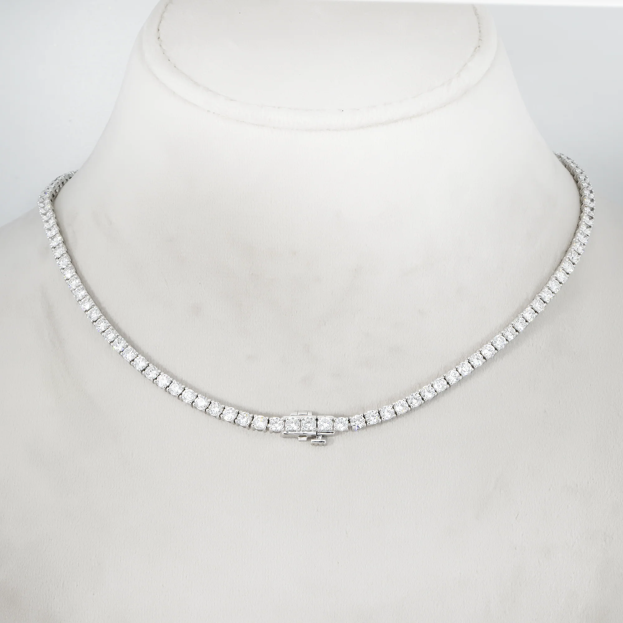 18K White Gold Graduated Round Diamond Tennis Chain 21.79ct - Image 4