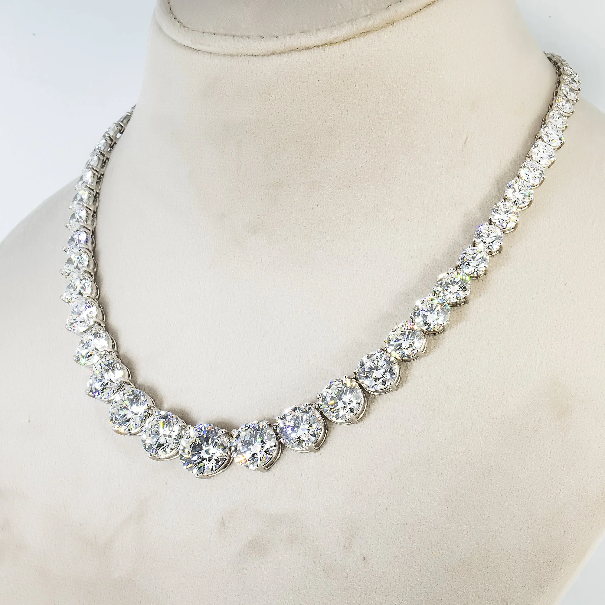 18K White Gold Graduated Round Diamond Tennis Chain 84.70ct - Image 2