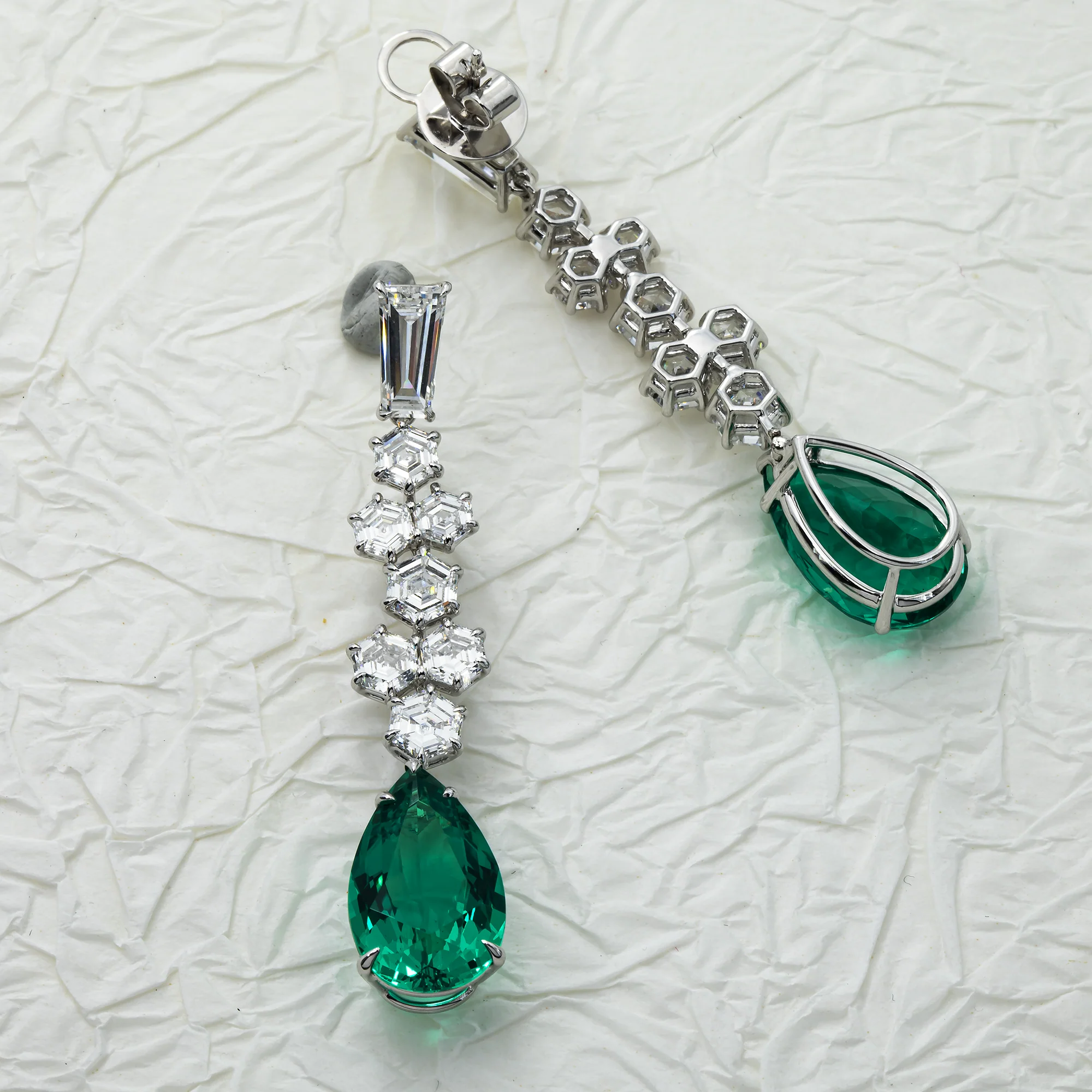 18K White Gold Hexagon Cut Diamond & Pear Cut Emerald Drop Earrings - Image 3