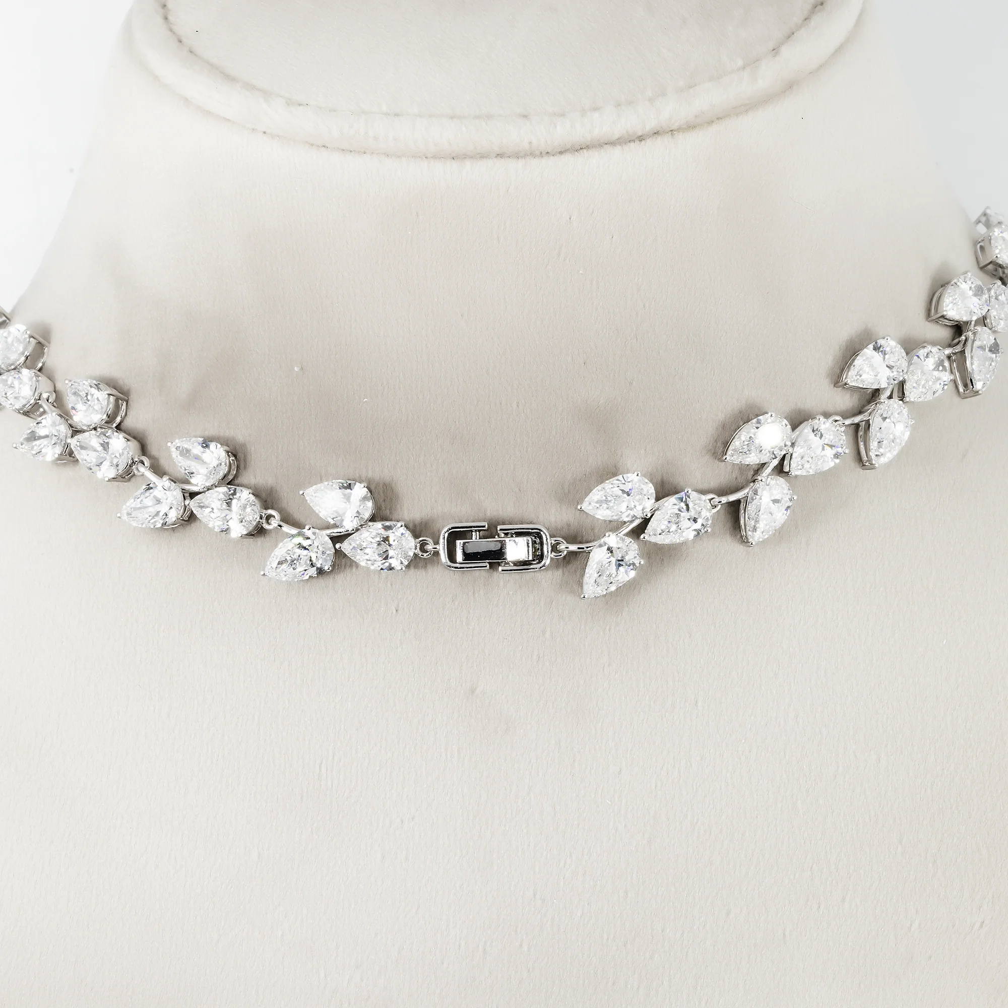 18K White Gold Pear Cut Diamond Rosebud Vine Necklace 56.69ct - Image 3