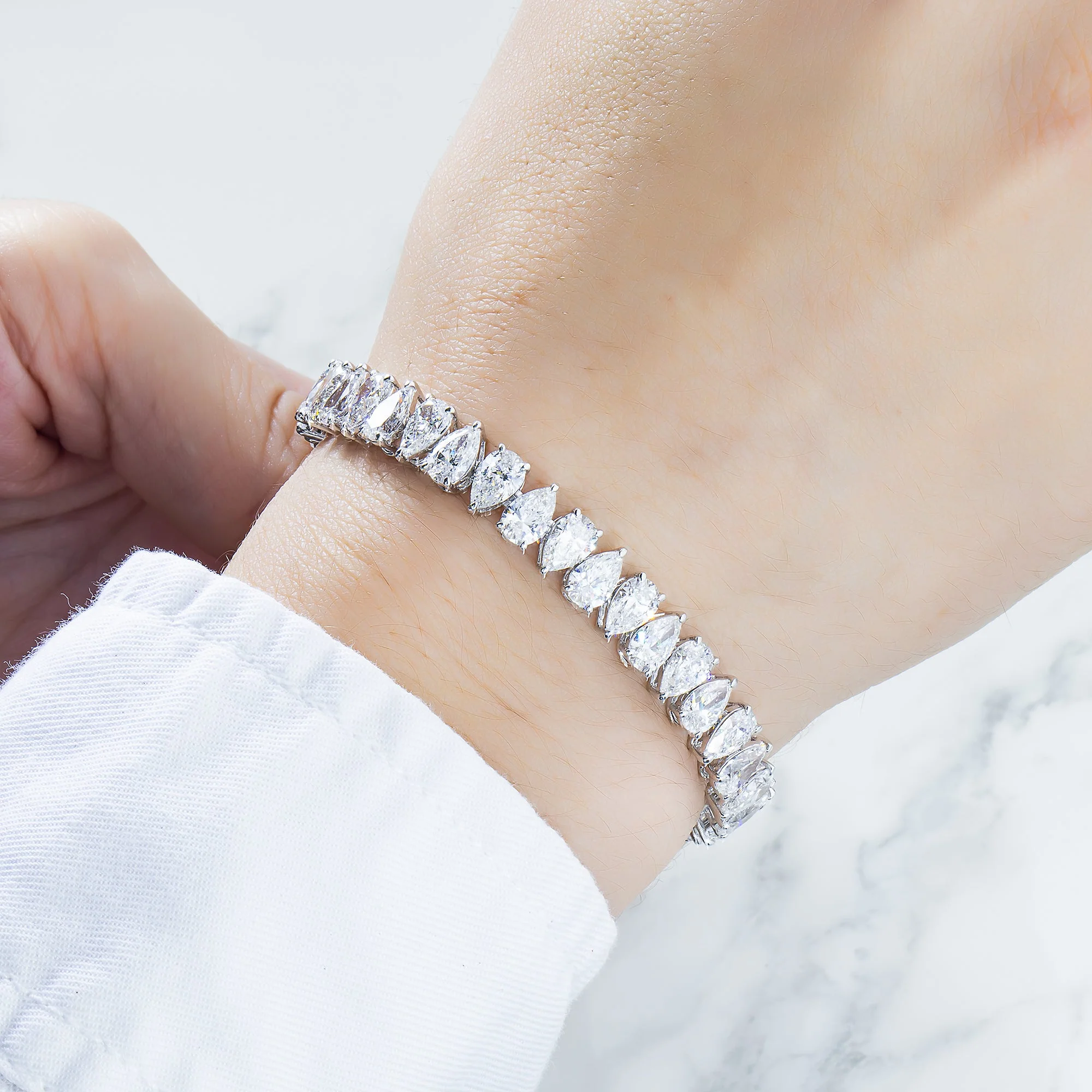 18K White Gold Pear Cut Diamond Tennis Bracelet 17.57ct - Image 2