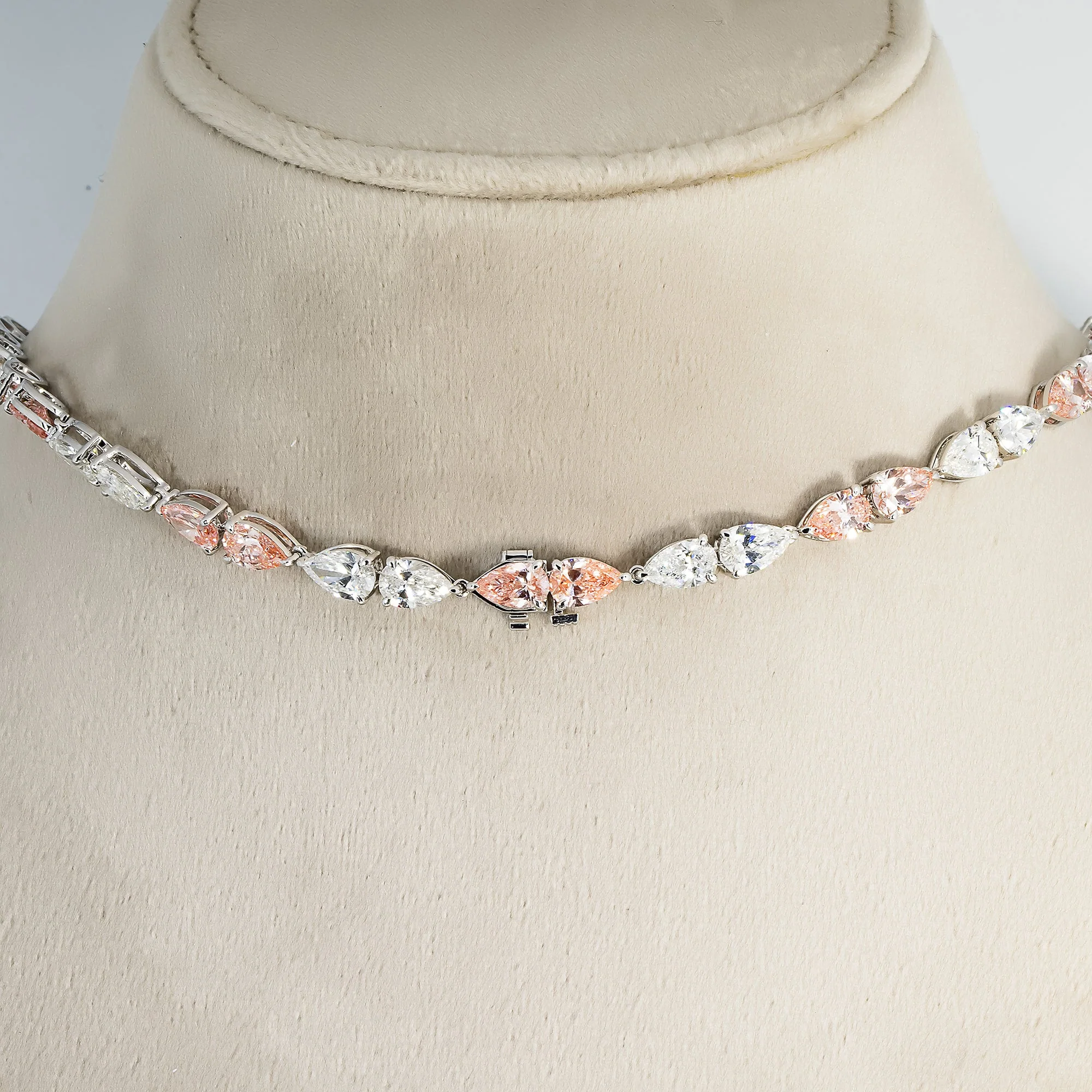 18K White Gold Pear Cut White & Fancy Pink Diamond Necklace 36.46ct - Image 3
