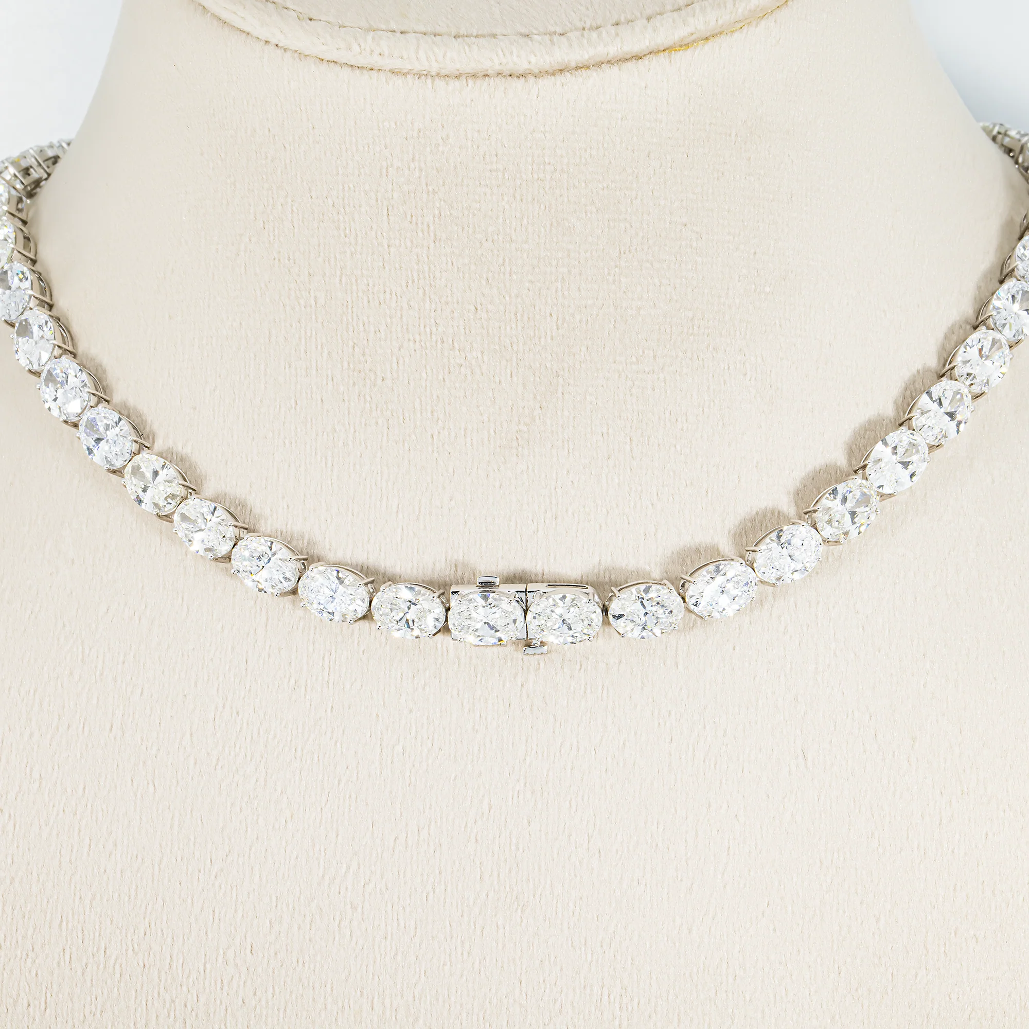 18K White Gold Pear & Oval Cut Diamond Drop Necklace 74.46ct - Image 3