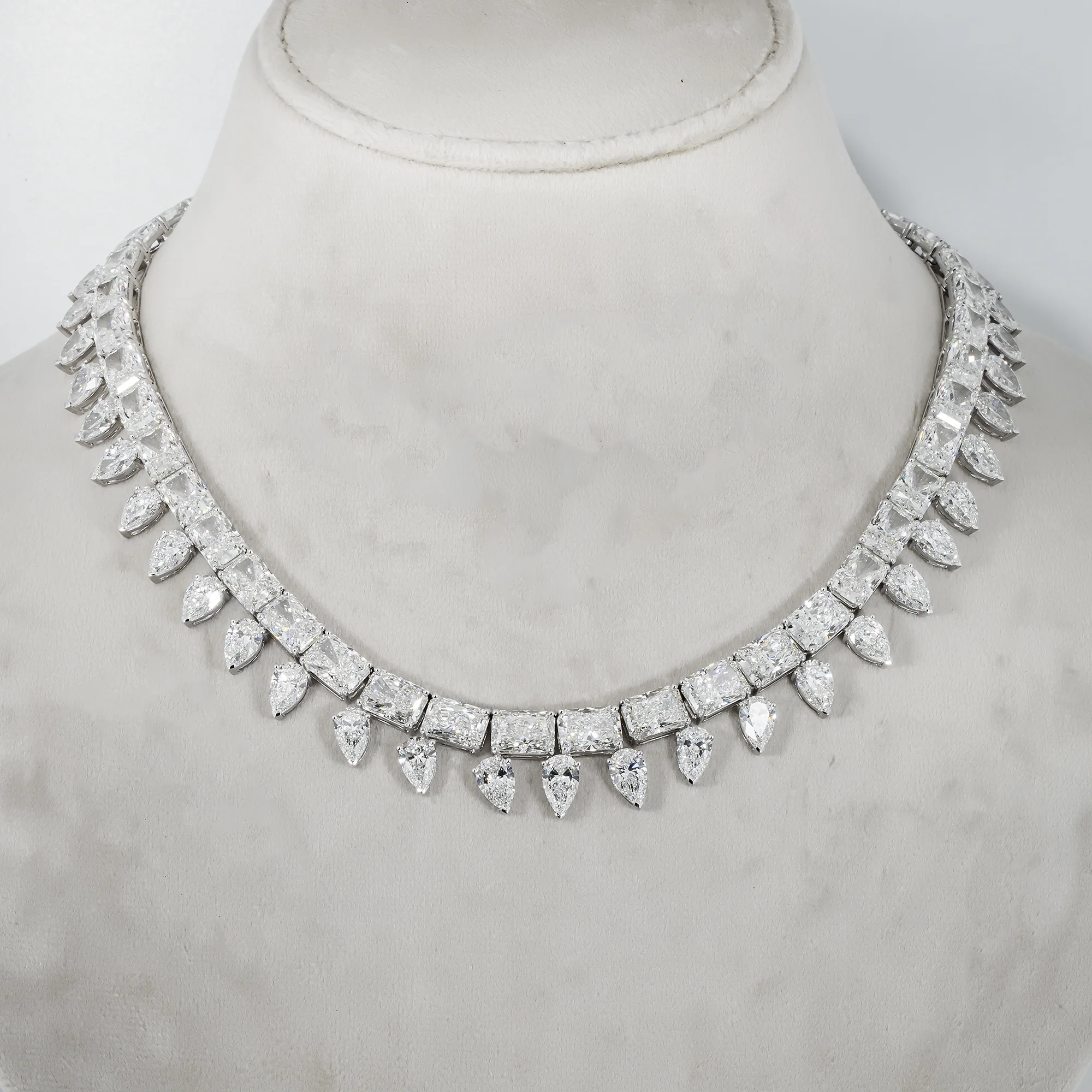 18K White Gold Radiant & Pear cut Diamond Necklace 118ct - Image 4