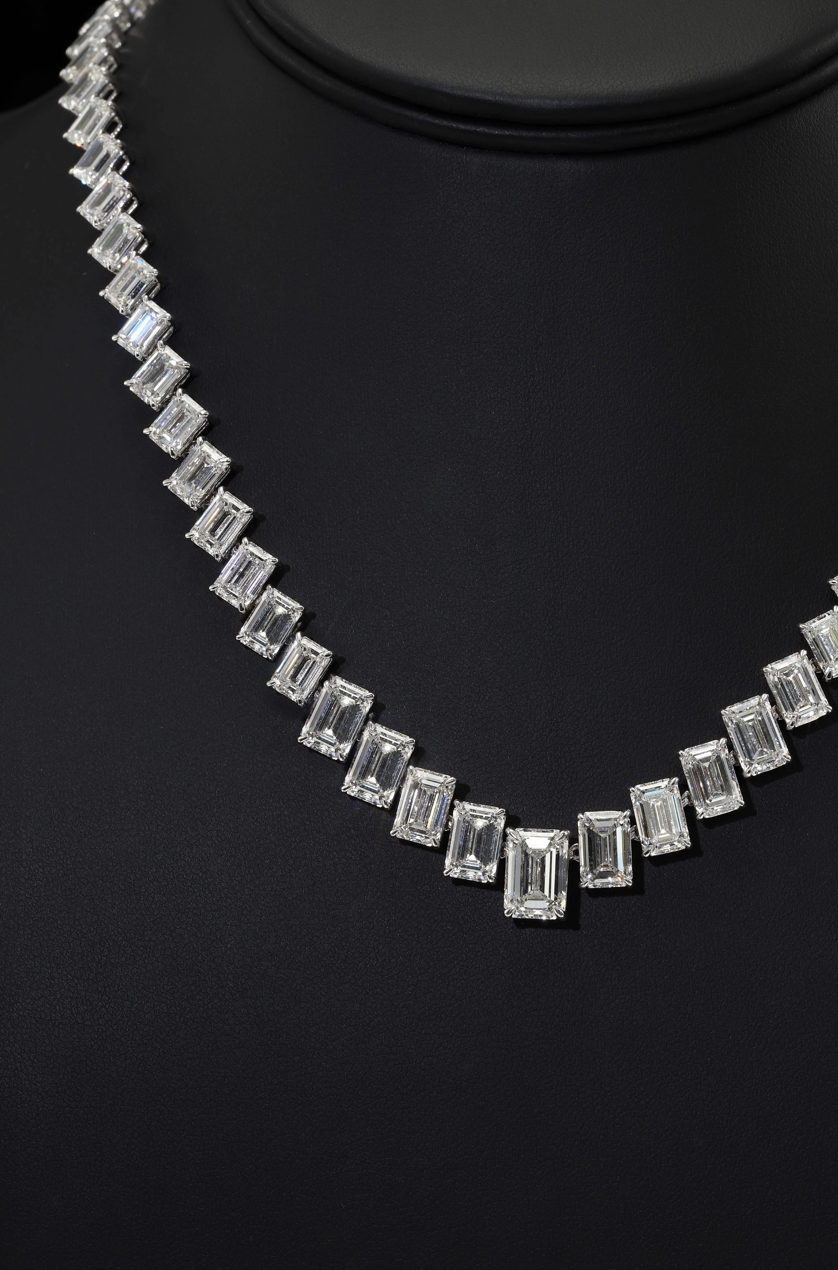 18K White Gold Graduated Emerald Cut Diamond Necklace 55.56ct - Image 3