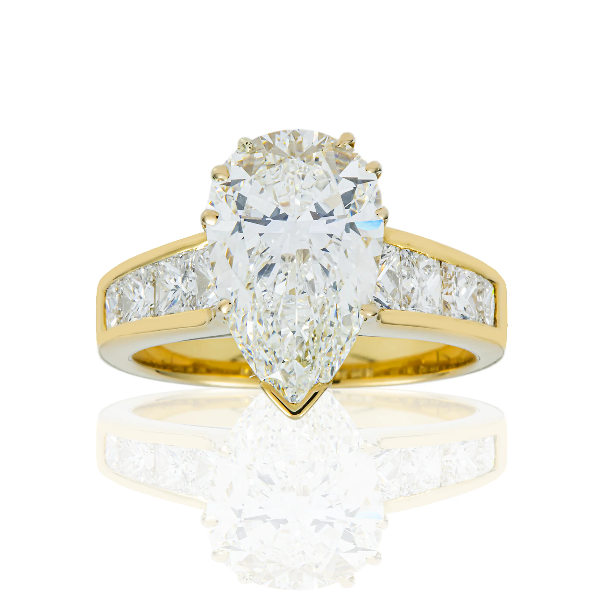 18K Yellow Gold 3.20ct Pear Cut Diamond Engagement Ring 4.45ctw