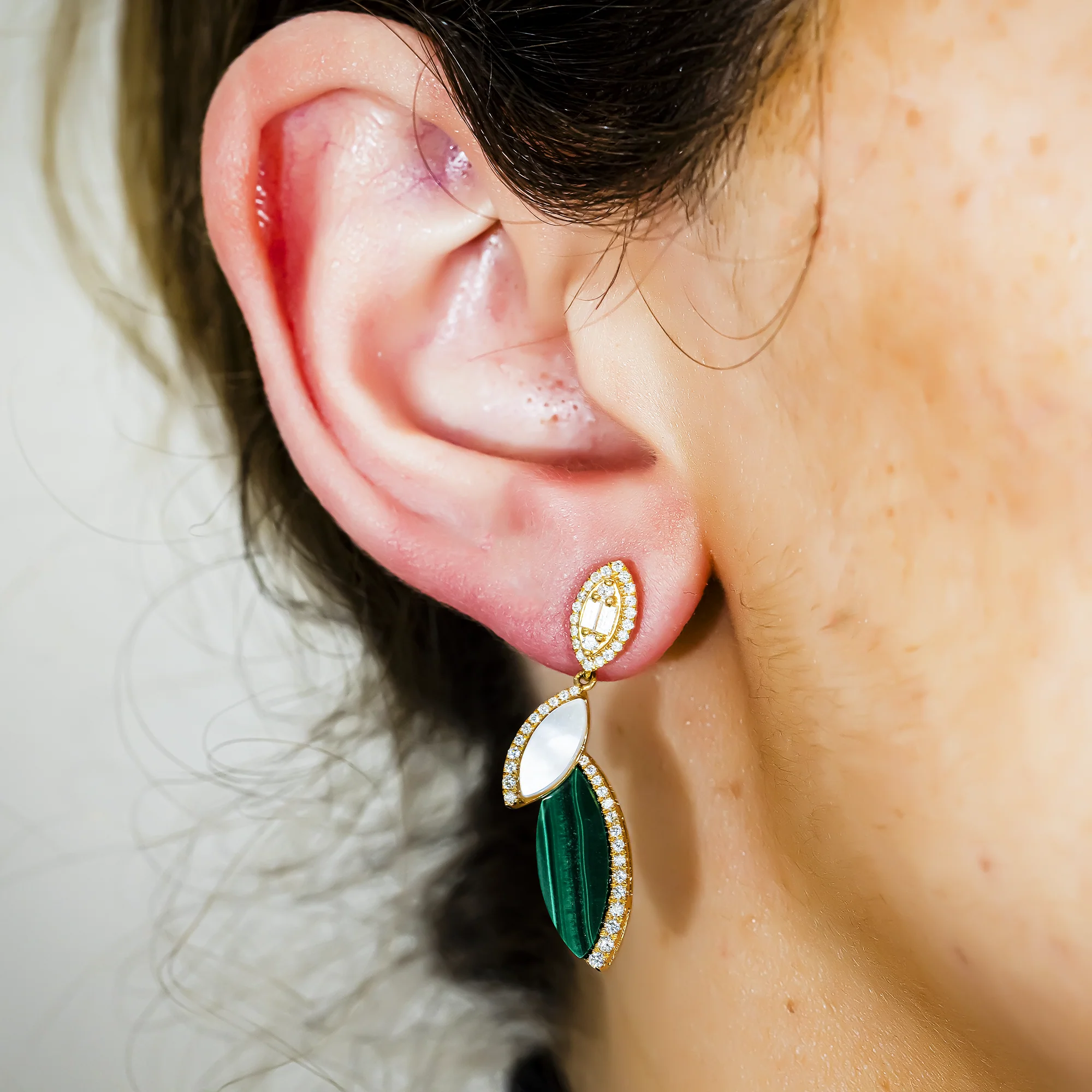 18K Yellow Gold Mother of Pearl/Malachite & Diamond Drop Earrings 0.45ctw - Image 2