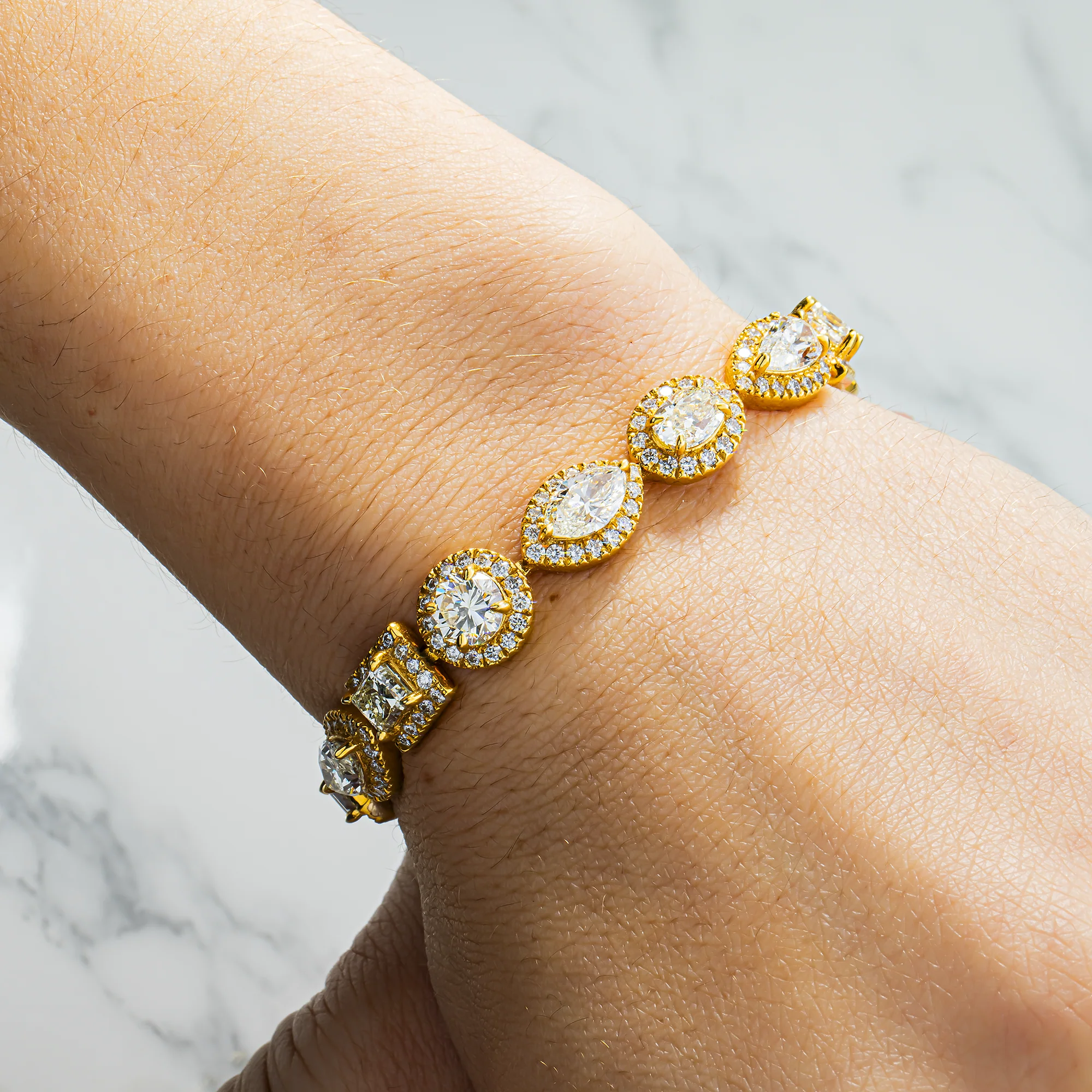 18K Yellow Gold Multi Cut Diamond Satellite Bracelet 23.63ct - Image 2