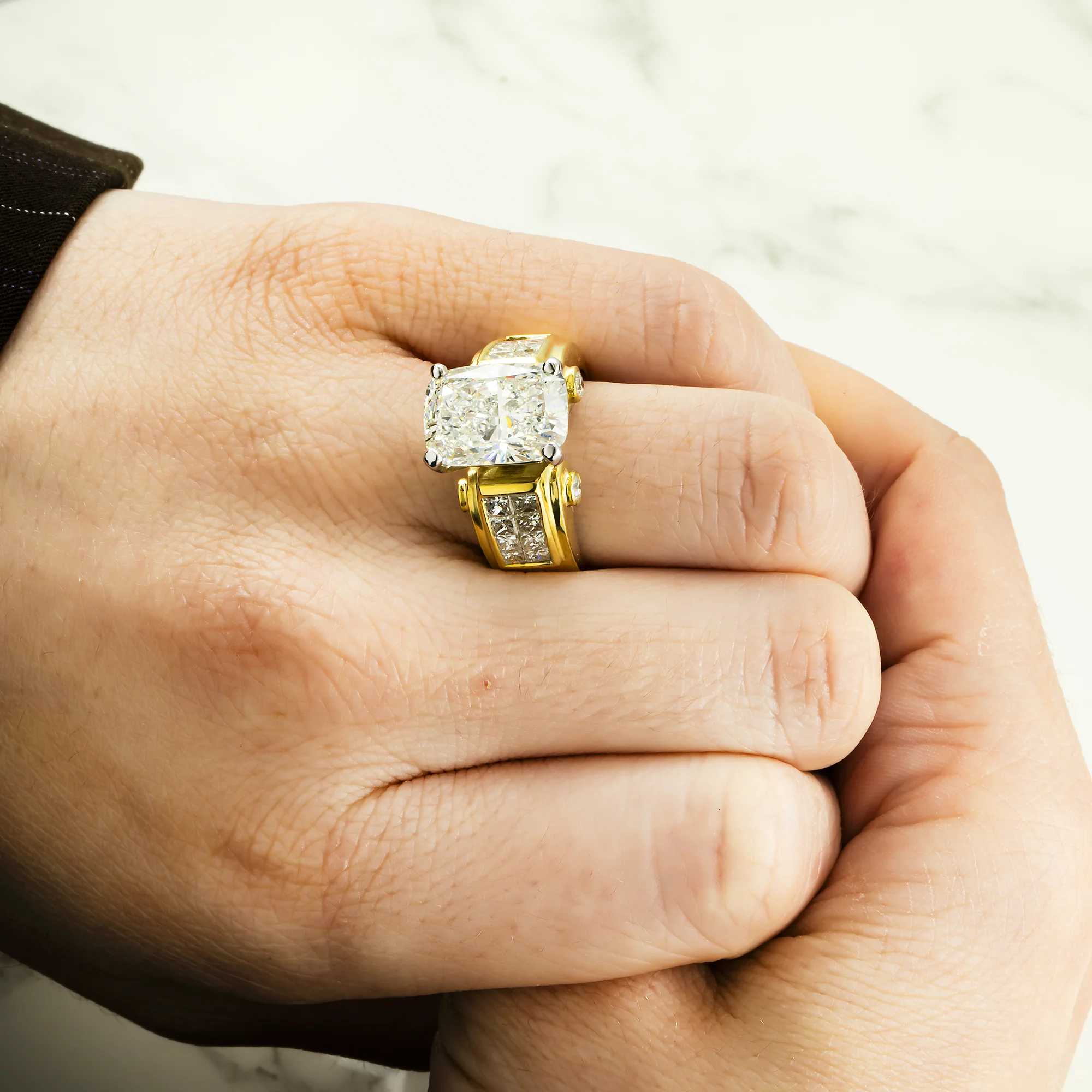 18K Yellow Gold 6.43ct Radiant Cut Diamond Engagement Ring 8.80ctw - Image 3