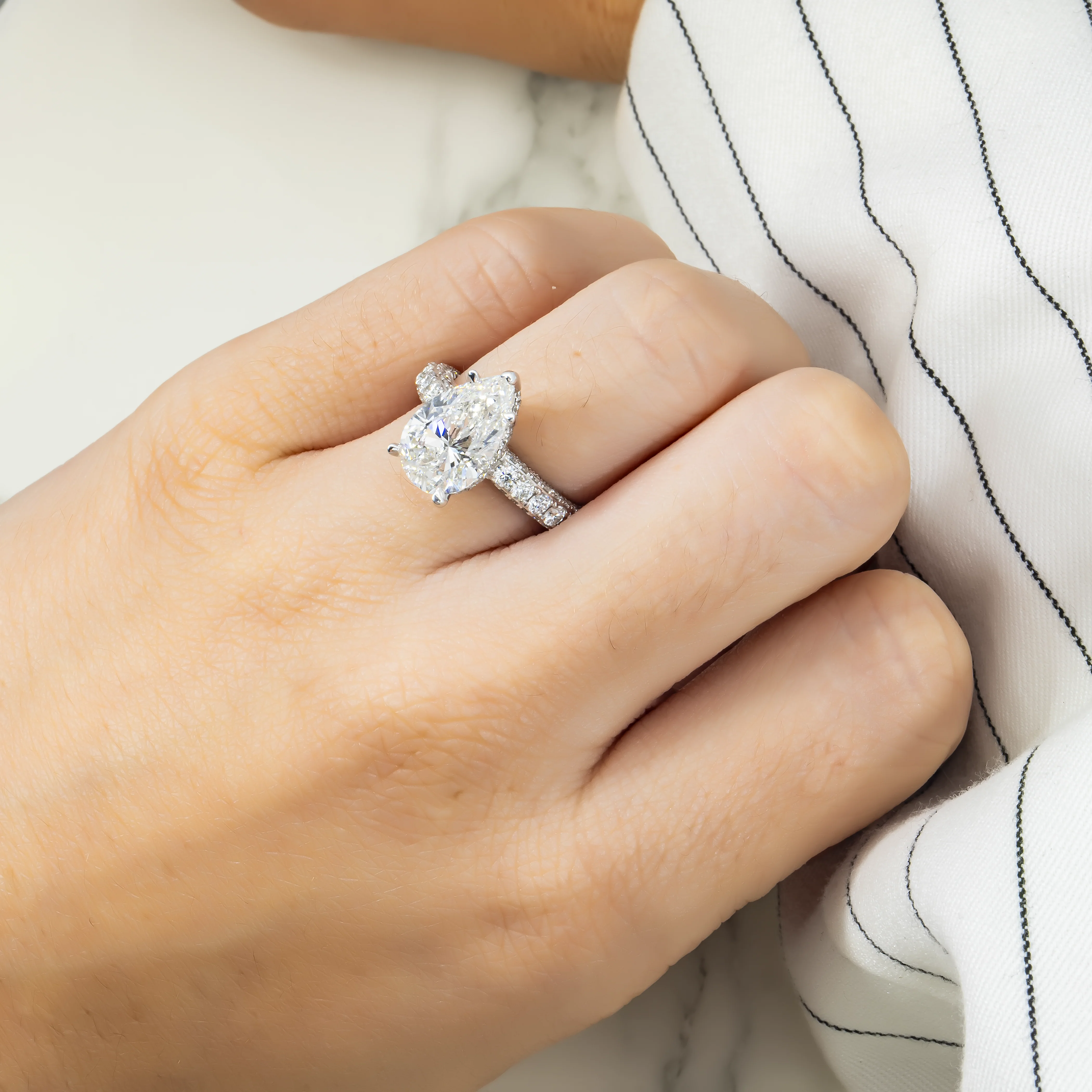 GIA 18K White Gold 4.09ct Pear Cut Diamond Engagement Ring 6.02ctw - Image 3