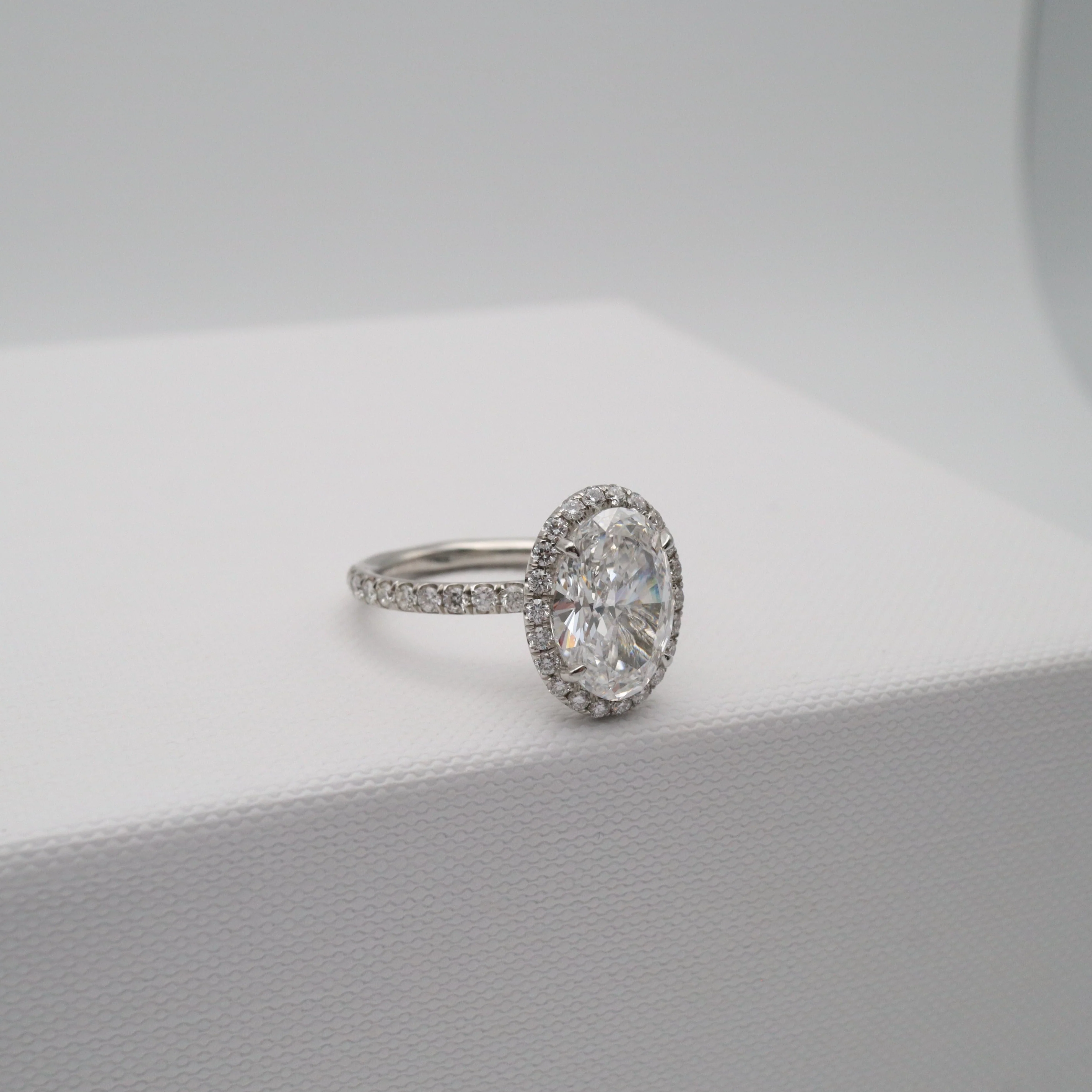 GIA 3.02ct Oval Cut Diamond Engagement ring 3.77ctw - Image 3
