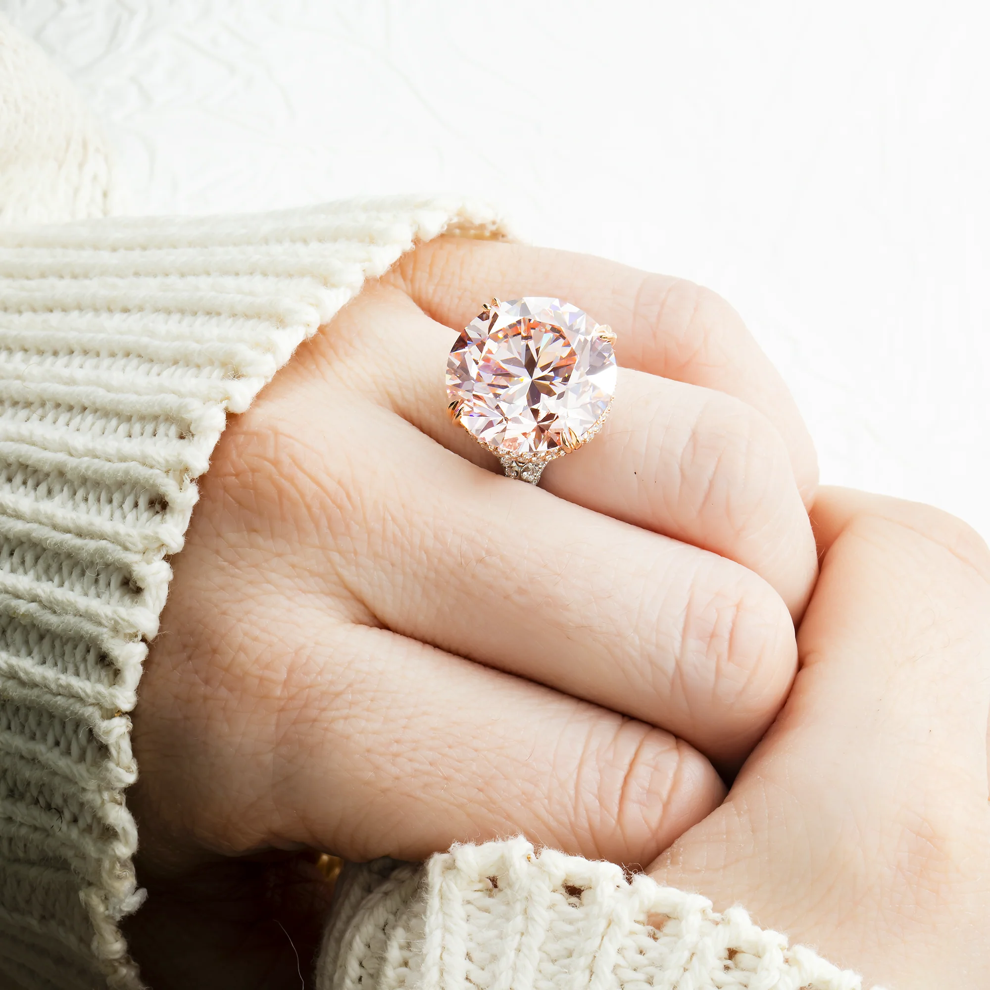 GIA Platinum 19.27ct Round Cut Fancy Vivid Pink Diamond Ring 21.18ctw - Image 2
