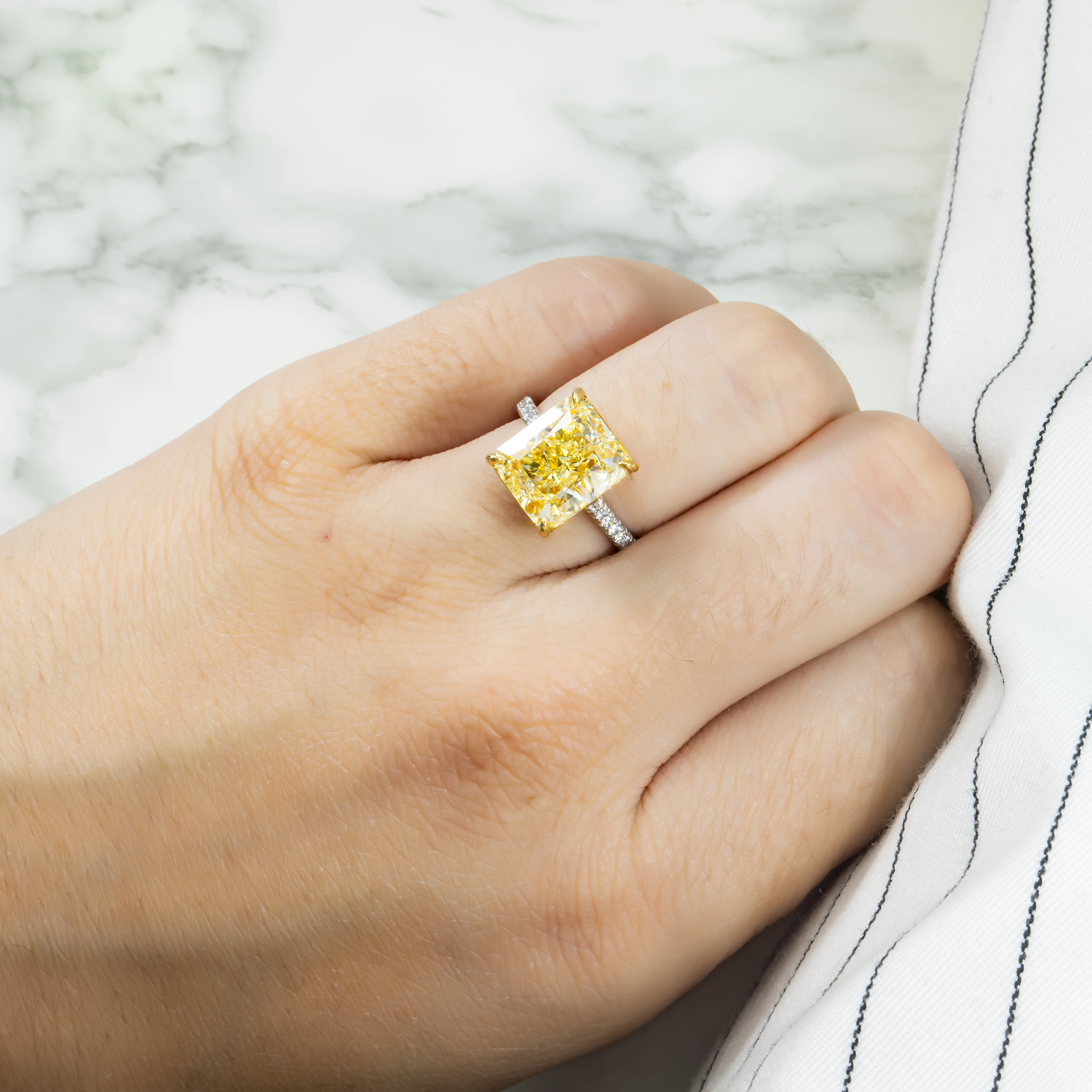 GIA Platinum 8.01ct Radiant Cut Fancy Yellow Diamond Ring 8.46ctw - Image 3