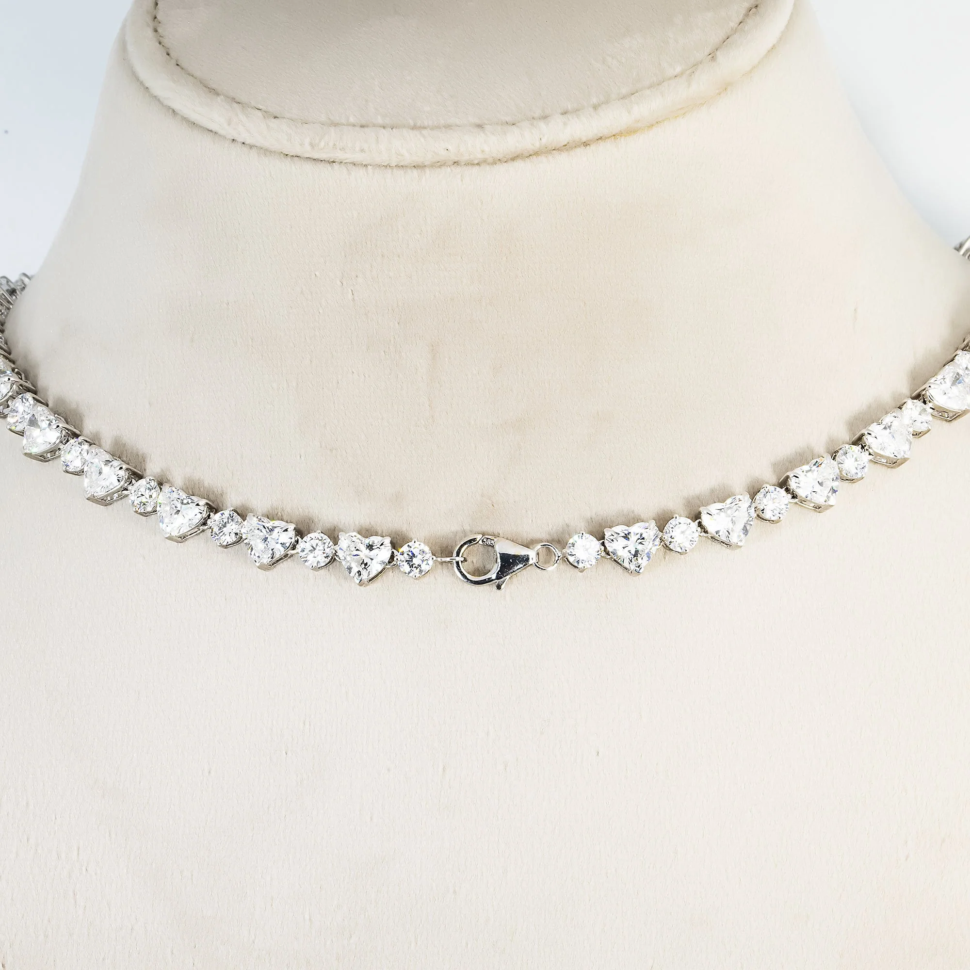 IGI 14K White Gold Graduated Heart & Round Cut Diamond Necklace 61.30ct - Image 3